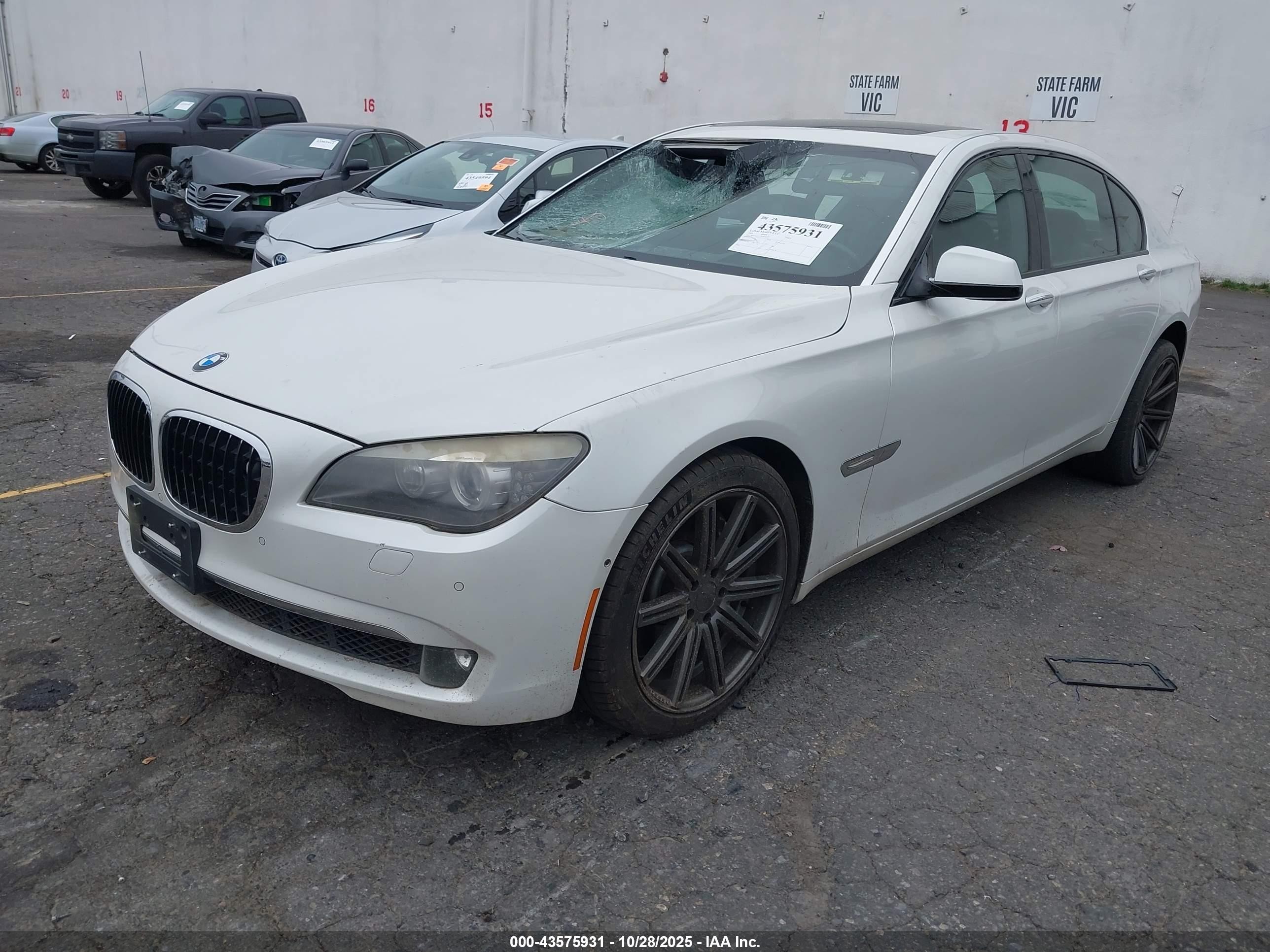2009 Bmw 750li   White vin: WBAKB83549CY59299