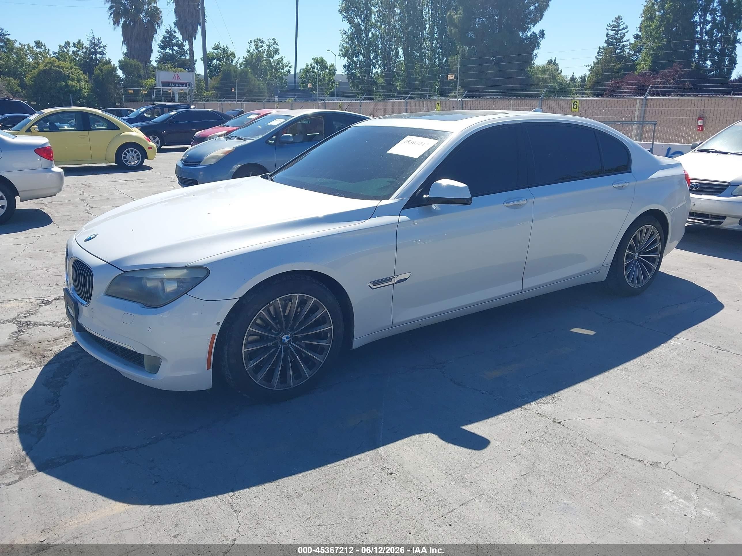2009 Bmw 750li   White vin: WBAKB83549CY60694