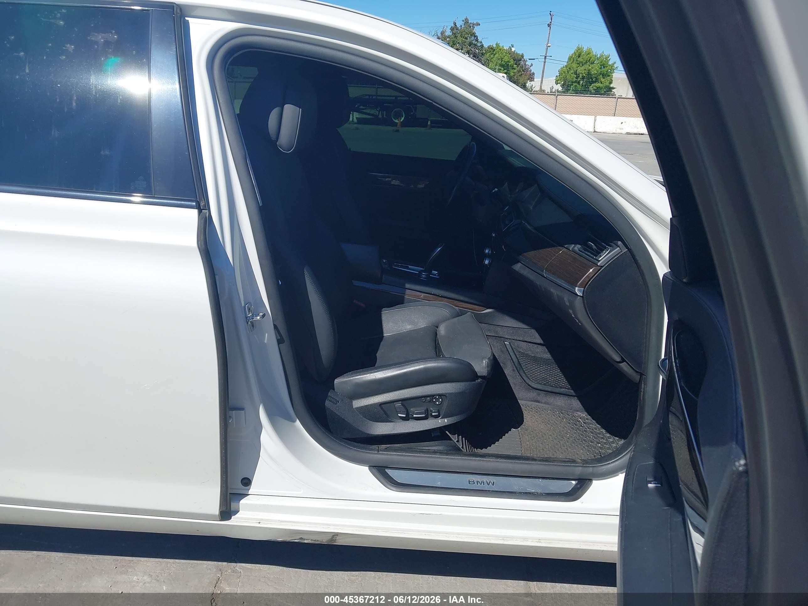2009 Bmw 750li   White vin: WBAKB83549CY60694
