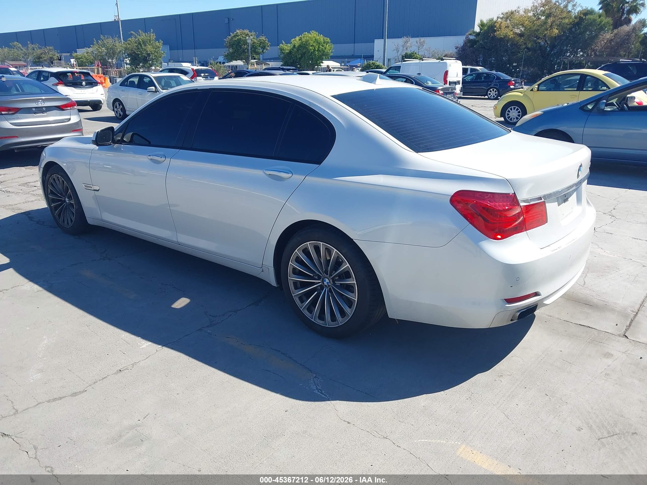 2009 Bmw 750li   White vin: WBAKB83549CY60694