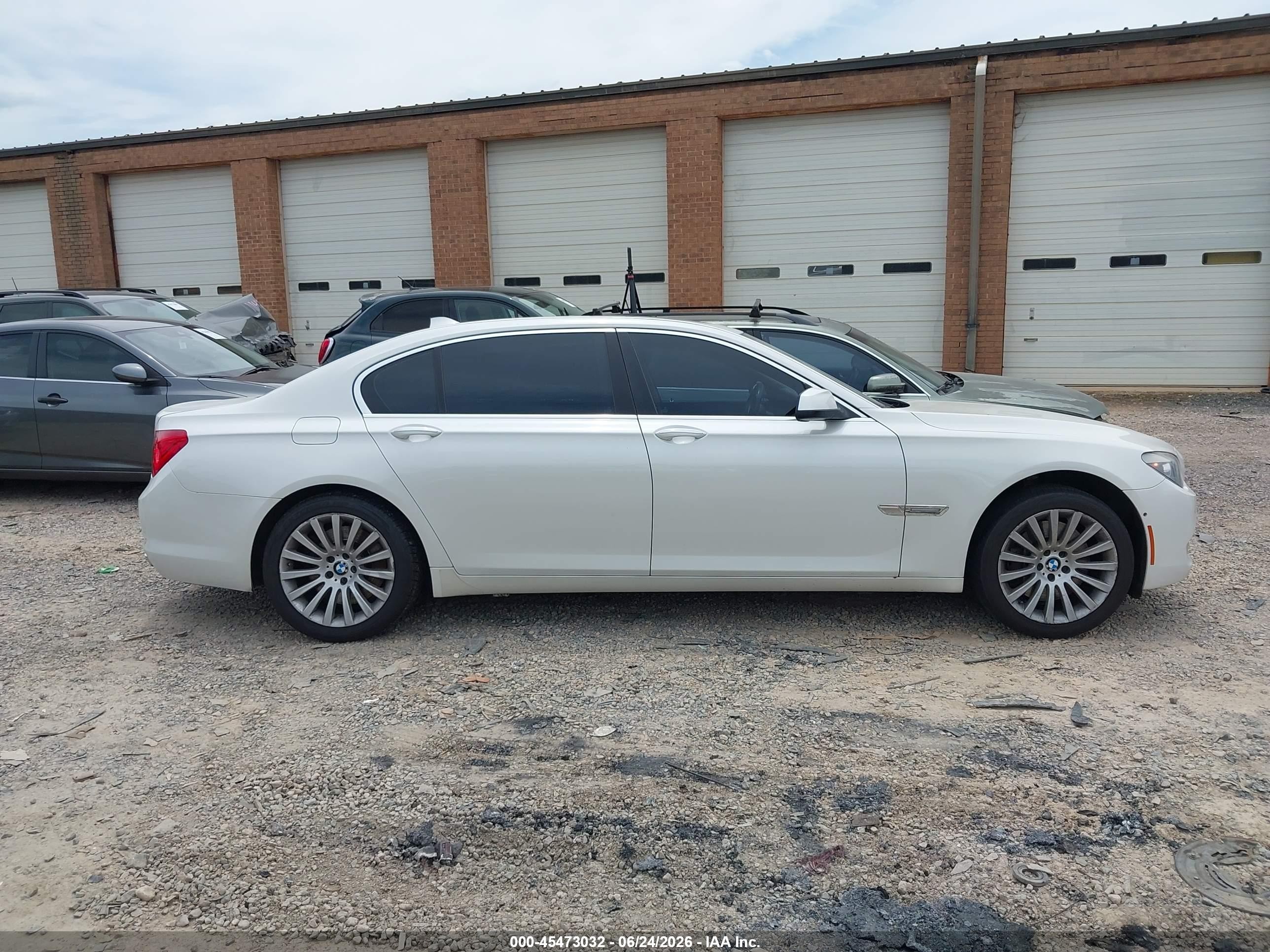 2009 Bmw 750li   White vin: WBAKB83549CY61604