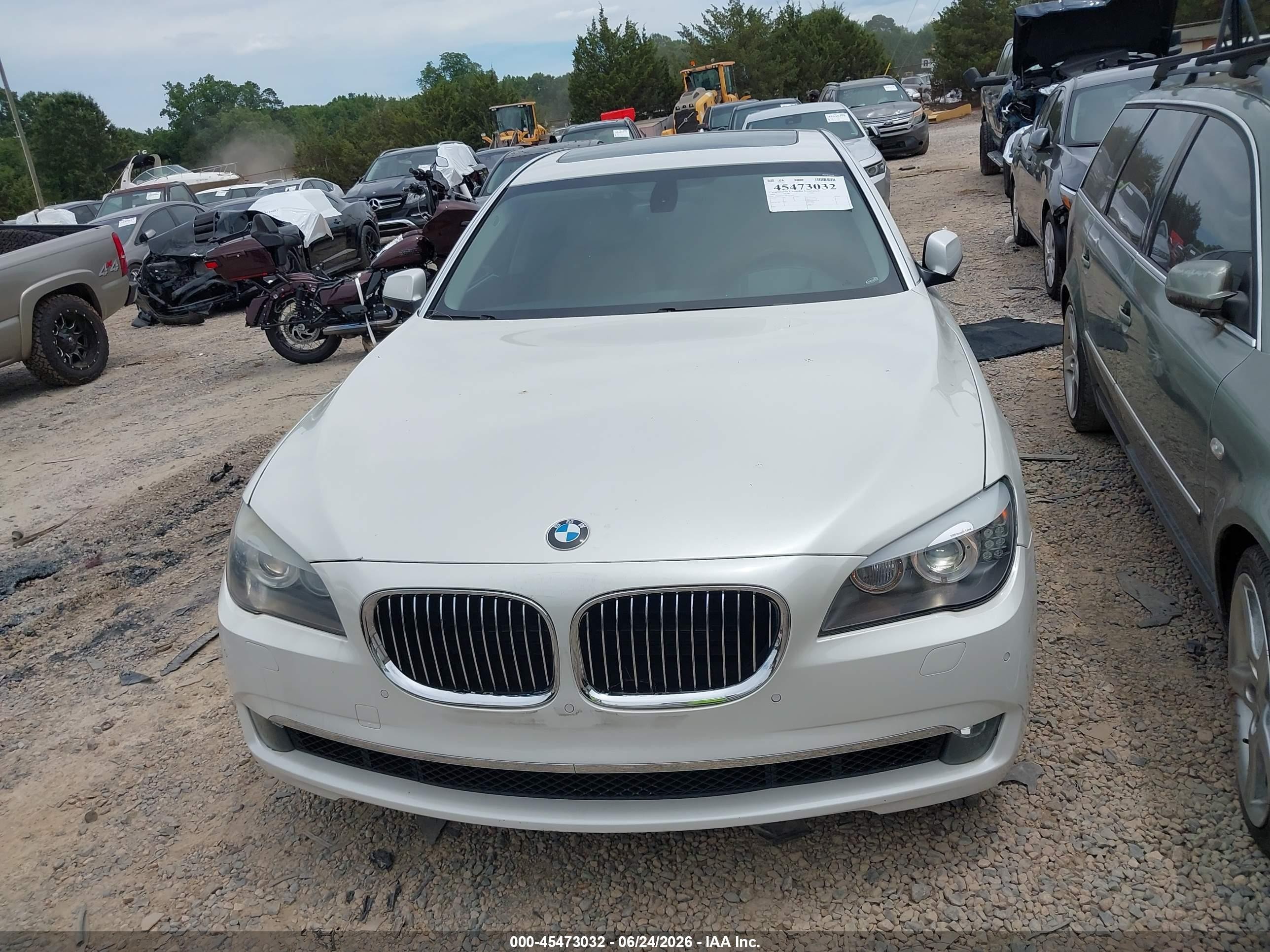 2009 Bmw 750li   White vin: WBAKB83549CY61604