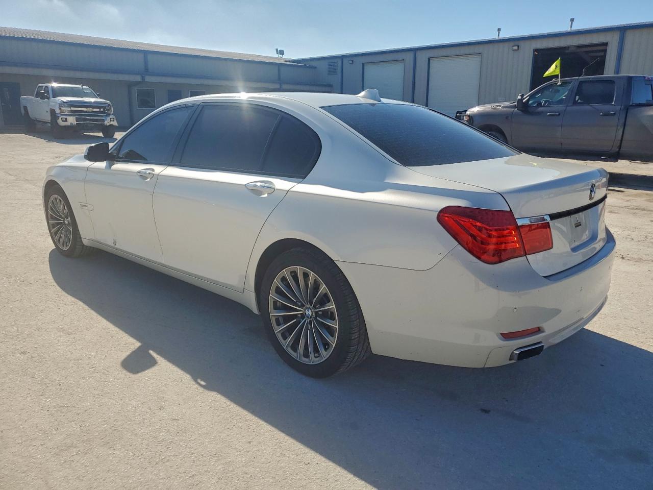 2009 Bmw 750 Li Белый vin: WBAKB83559CY62003