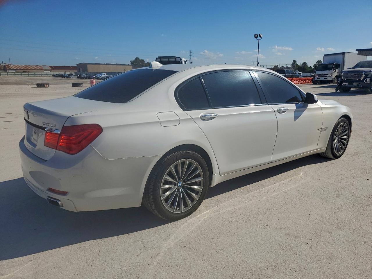 2009 Bmw 750 Li Белый vin: WBAKB83559CY62003