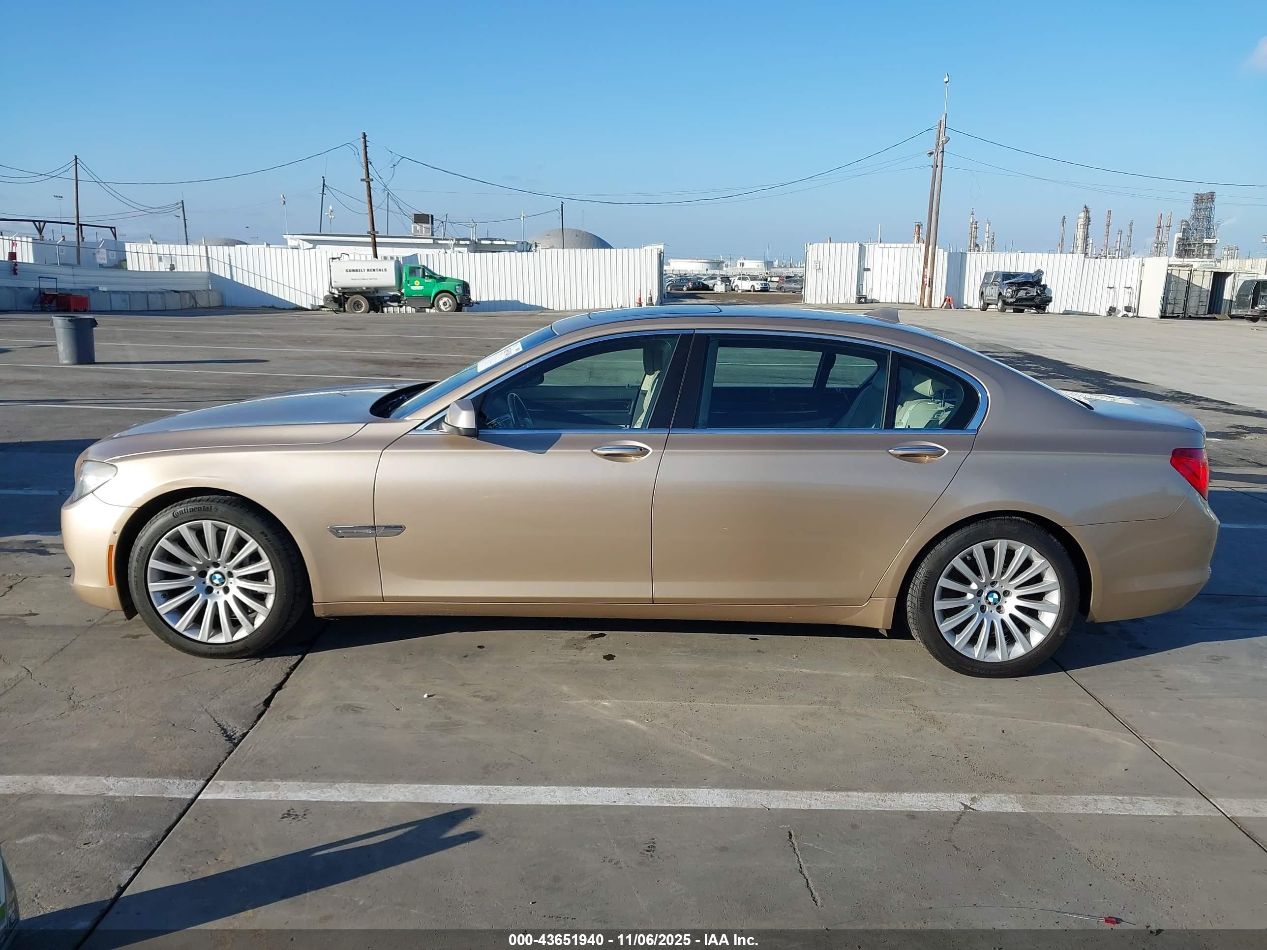 2009 Bmw 750li   Gold vin: WBAKB83569CY61491