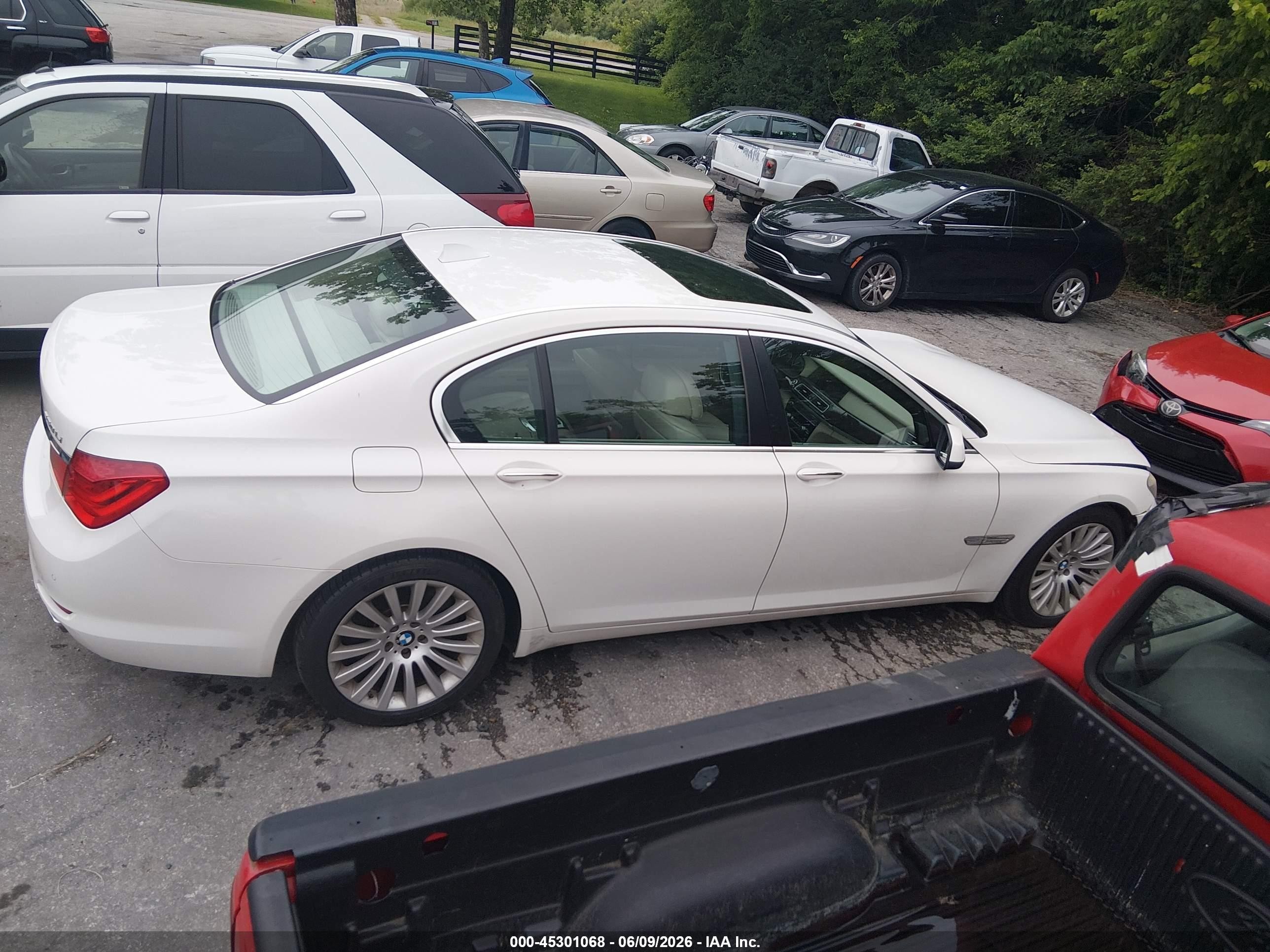 2009 Bmw 750li   Белый vin: WBAKB83579CY62634