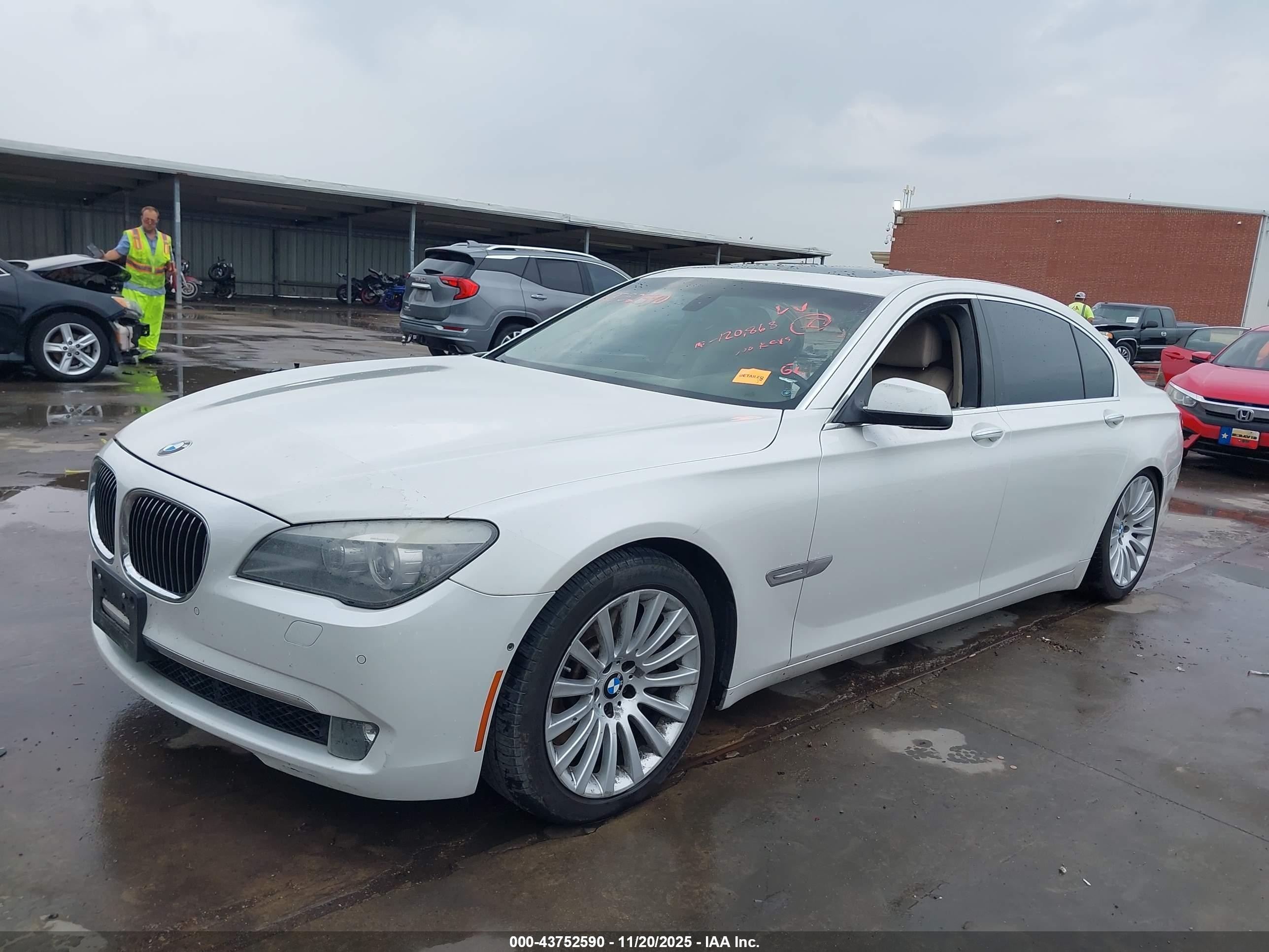 2009 Bmw 750li   White vin: WBAKB835X9CY57900