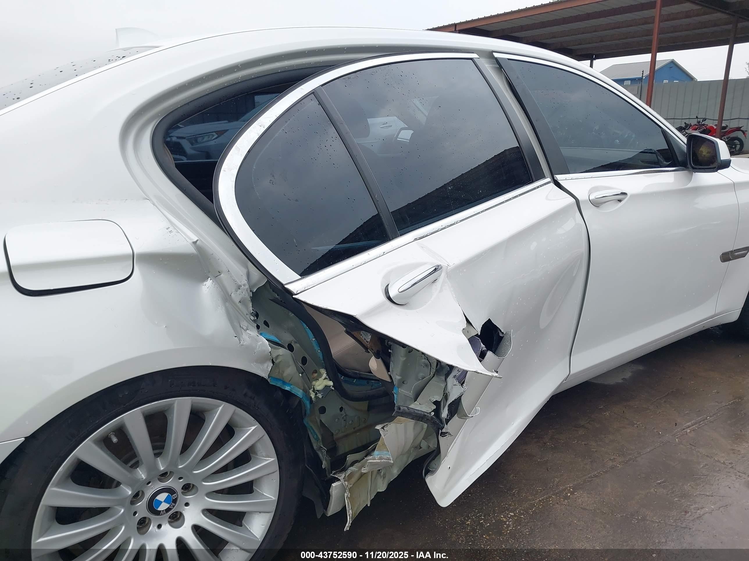 2009 Bmw 750li   White vin: WBAKB835X9CY57900