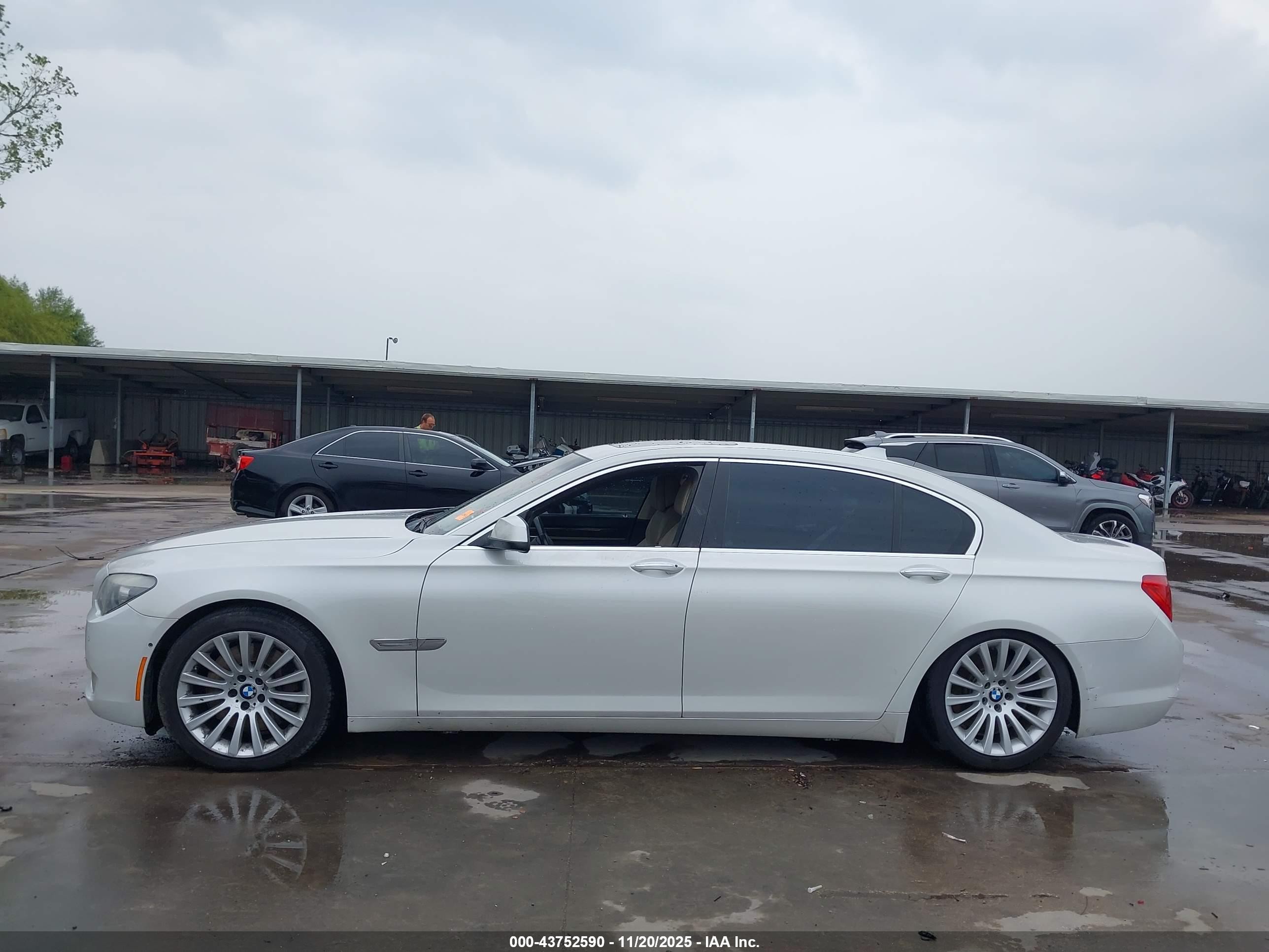 2009 Bmw 750li   White vin: WBAKB835X9CY57900