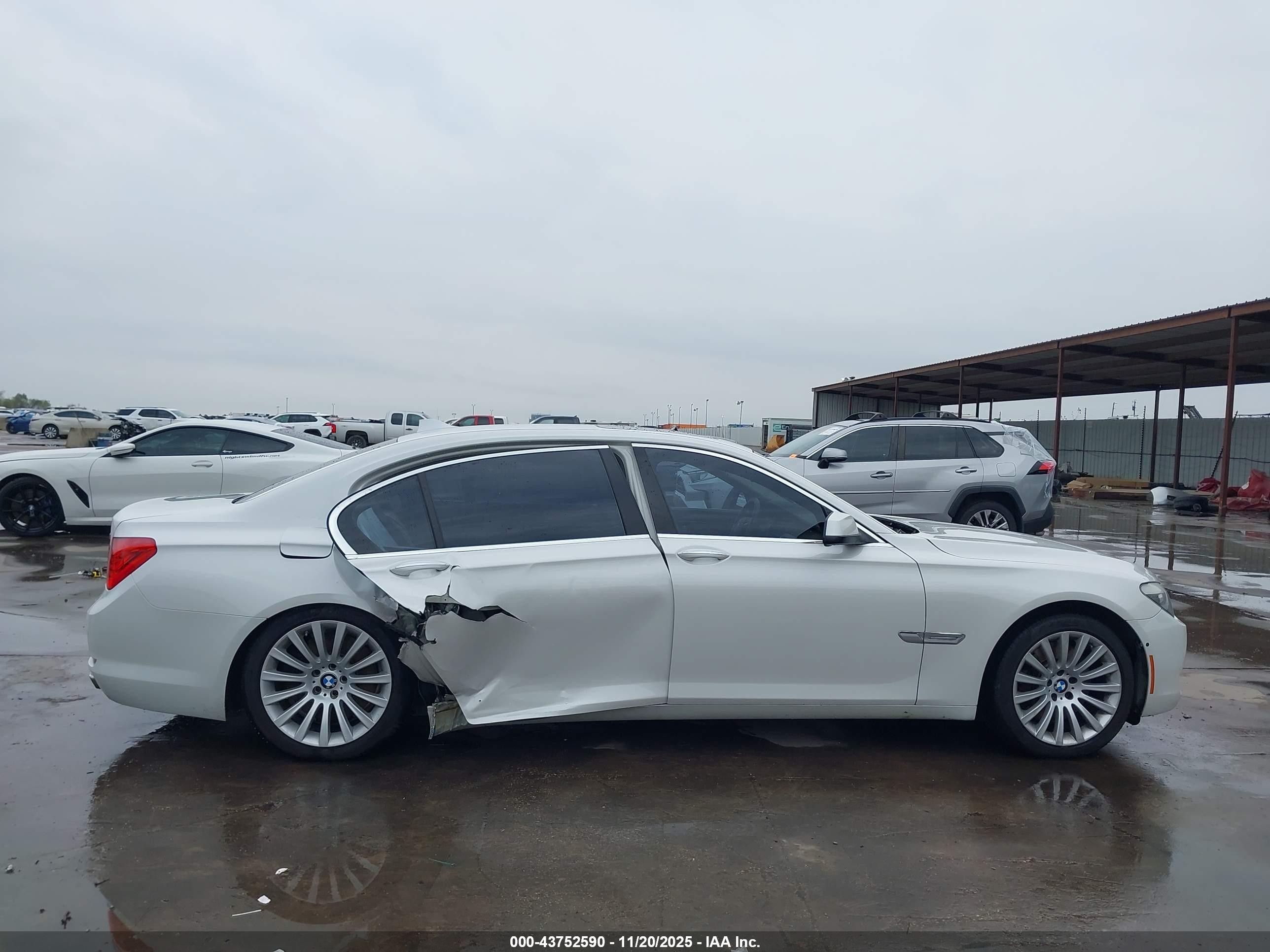 2009 Bmw 750li   White vin: WBAKB835X9CY57900
