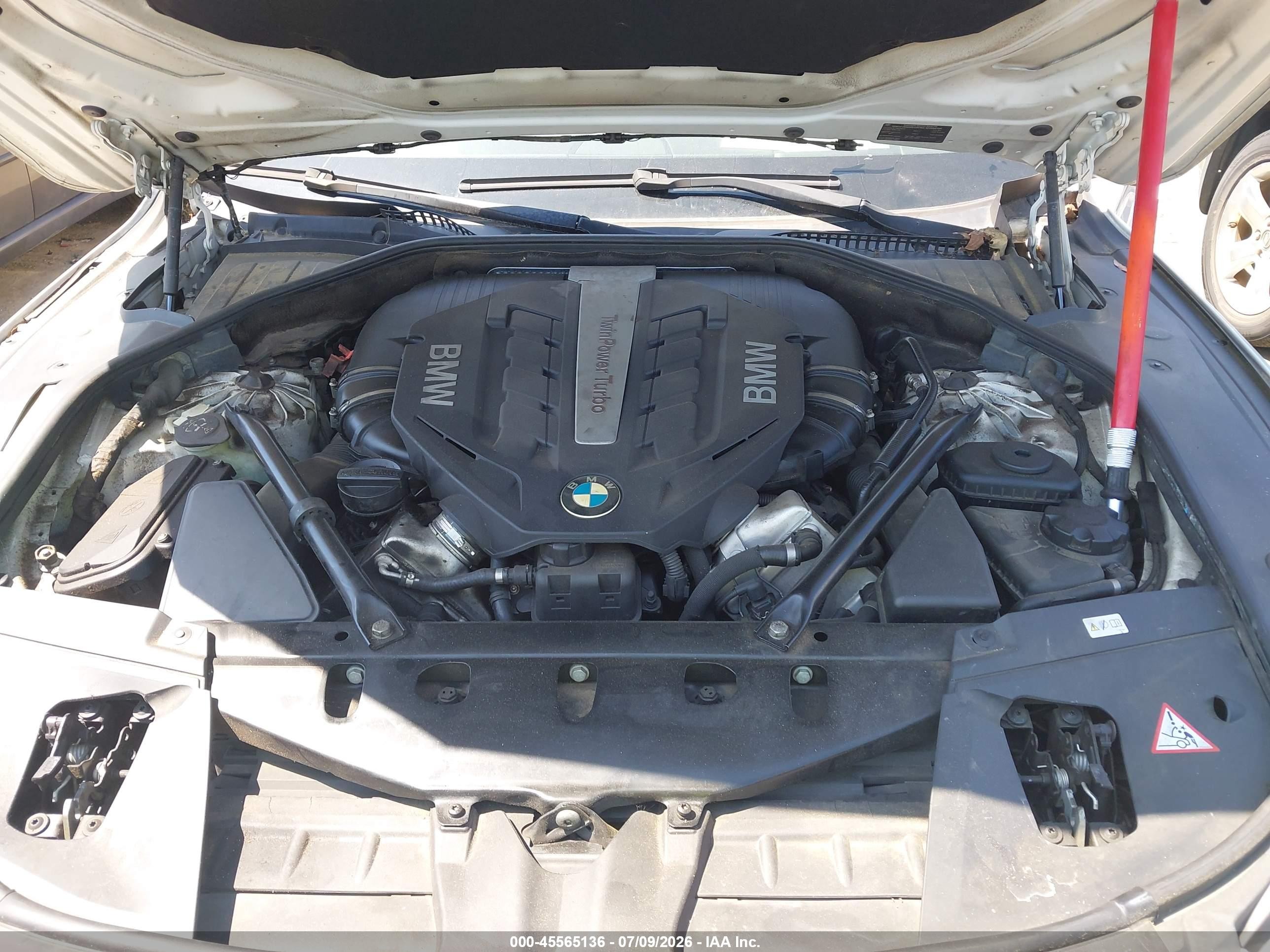 2012 Bmw 750li   Белый vin: WBAKB8C50CDX20417
