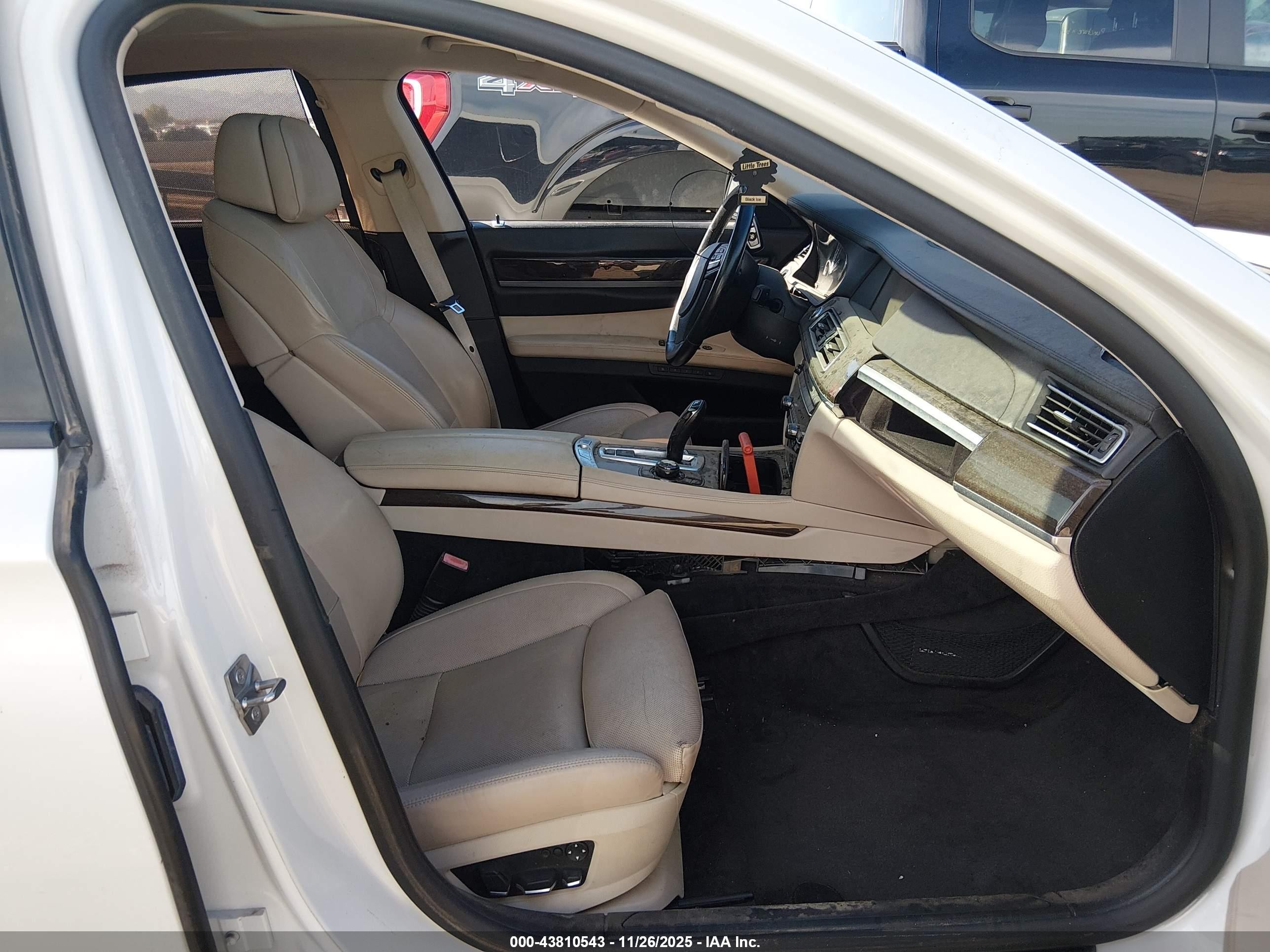 2010 Bmw 750li   White vin: WBAKB8C52ACY62724