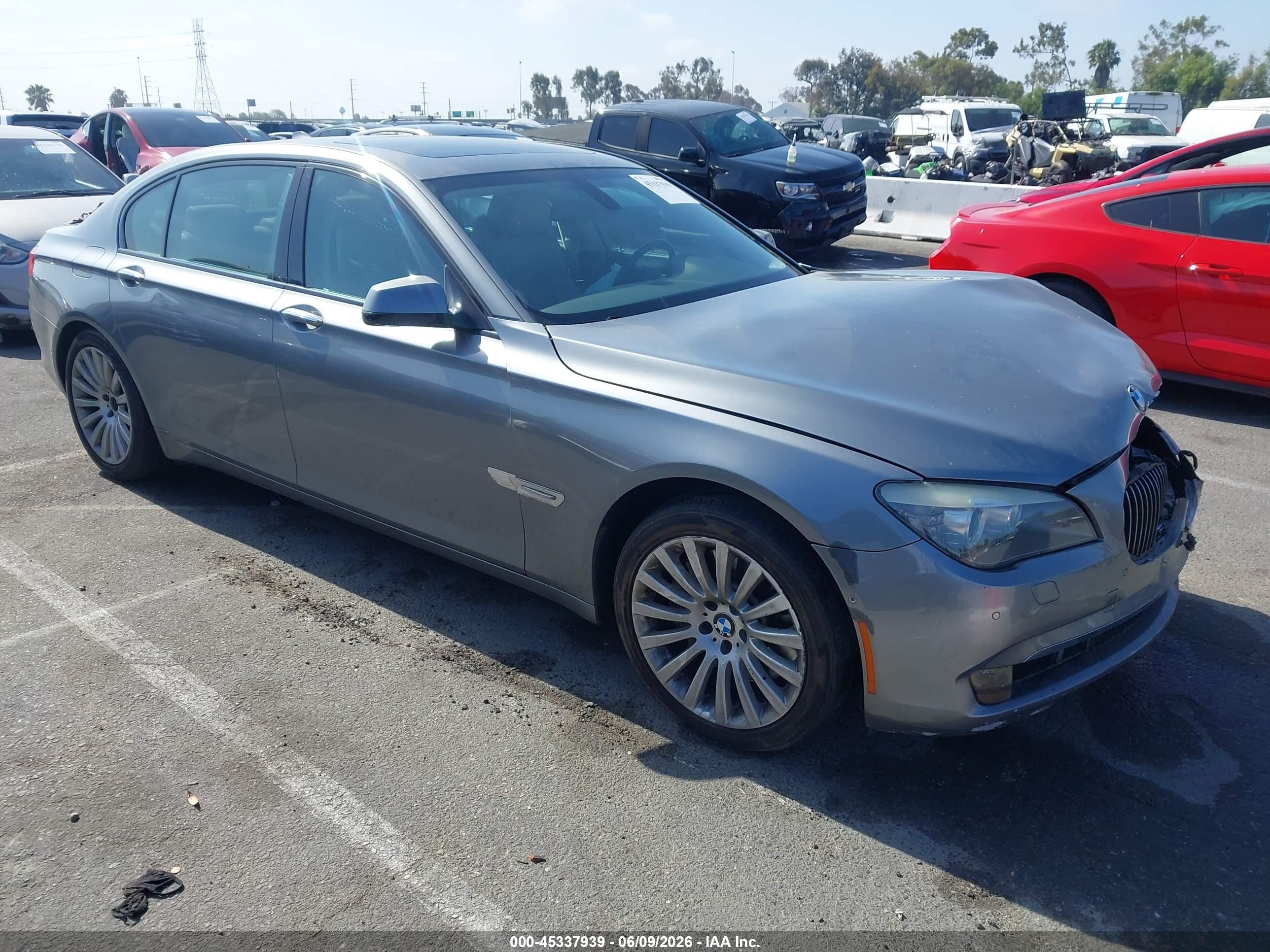 2010 Bmw 750li   Серебряный vin: WBAKB8C57ACY62959