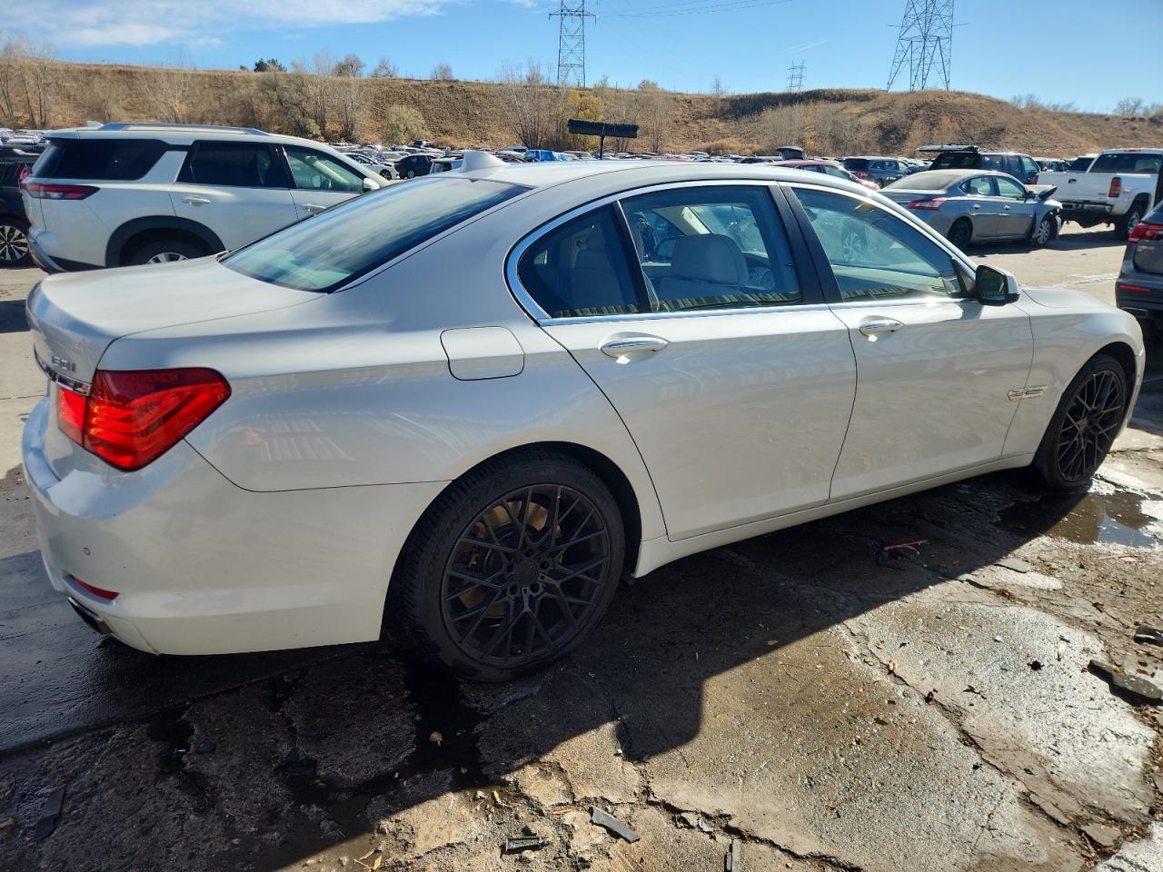 2010 Bmw 750 I Xdrive White vin: WBAKC6C53ACL67725