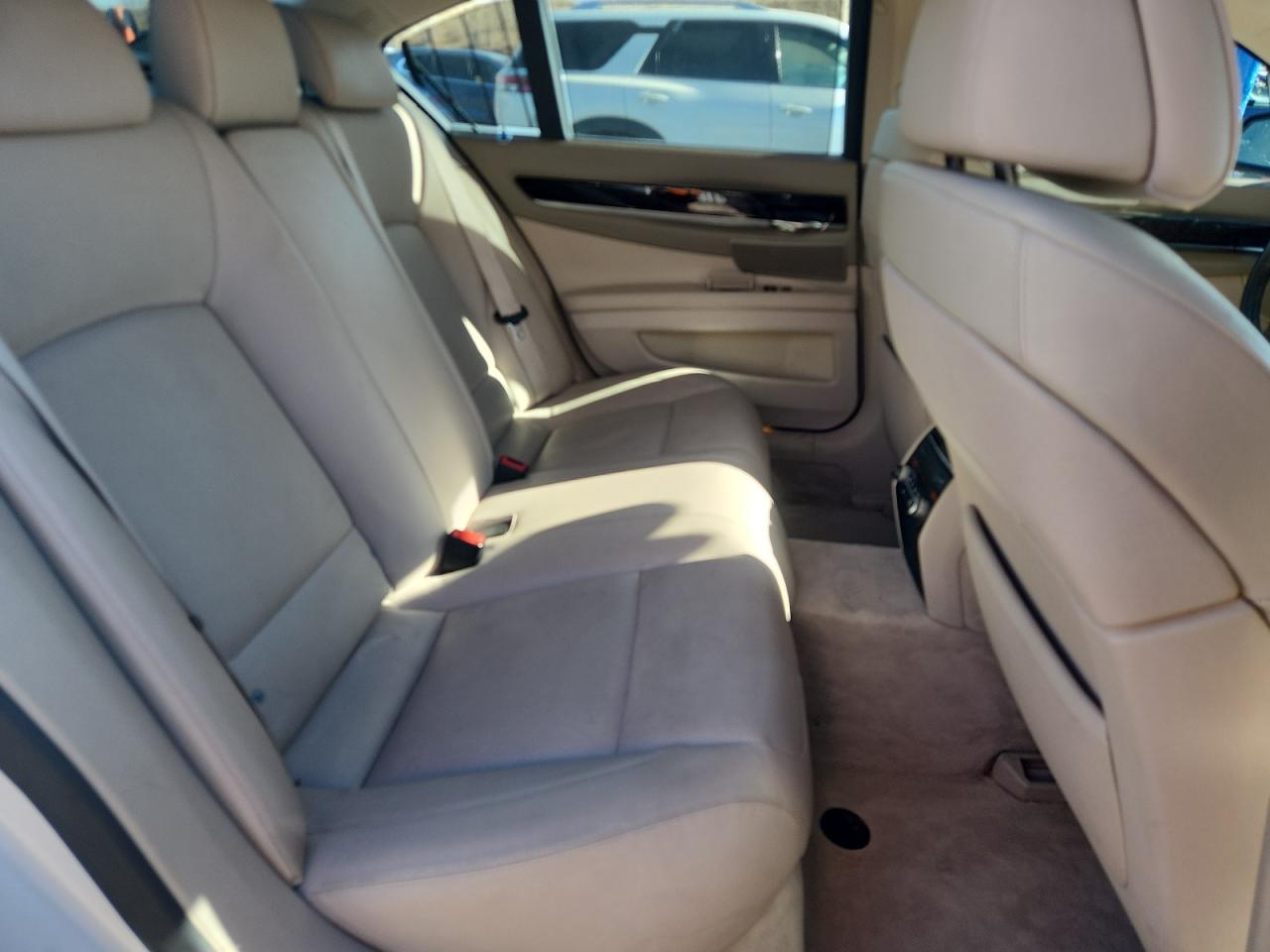 2010 Bmw 750 I Xdrive White vin: WBAKC6C53ACL67725