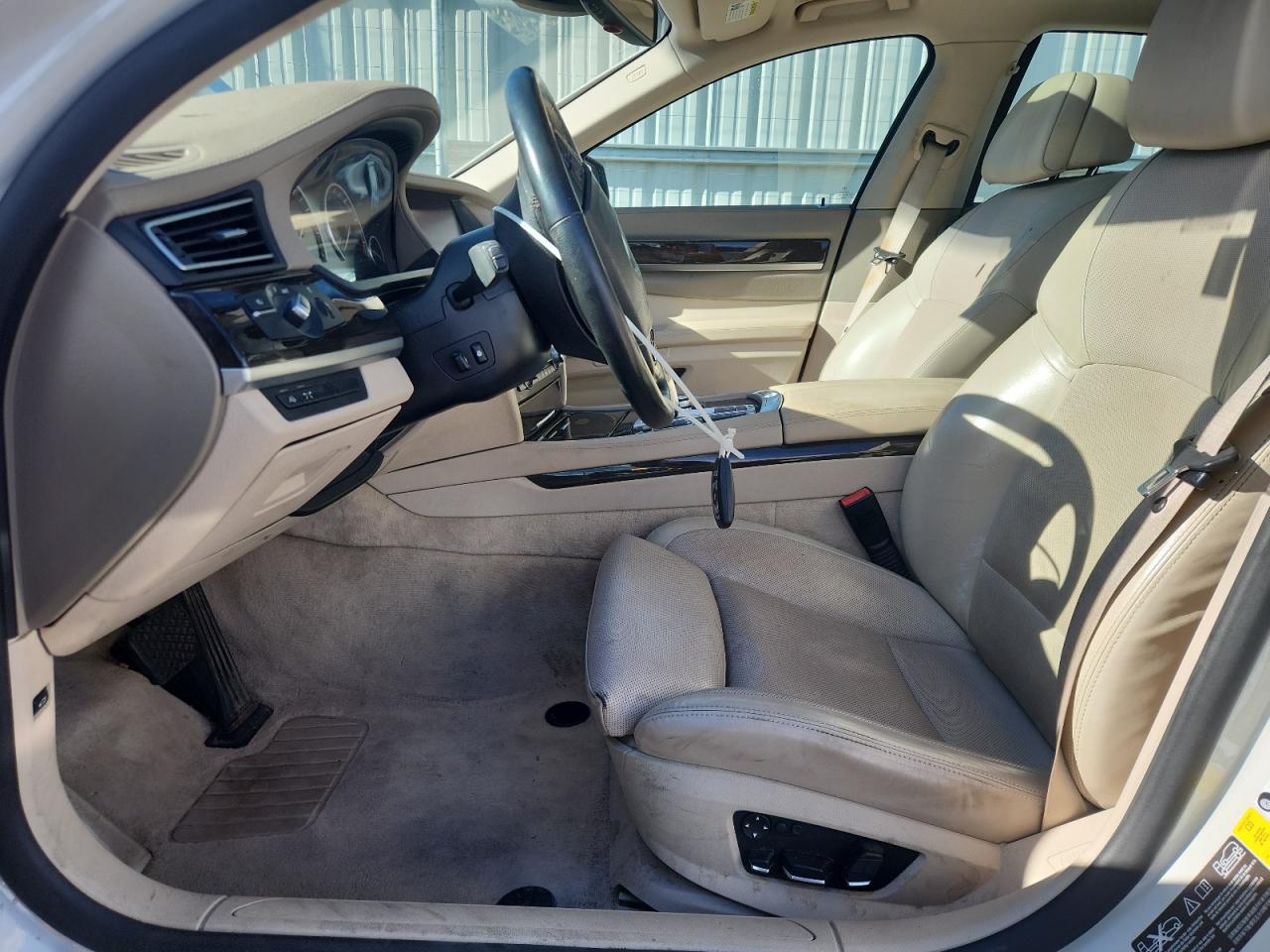 2010 Bmw 750 I Xdrive White vin: WBAKC6C53ACL67725