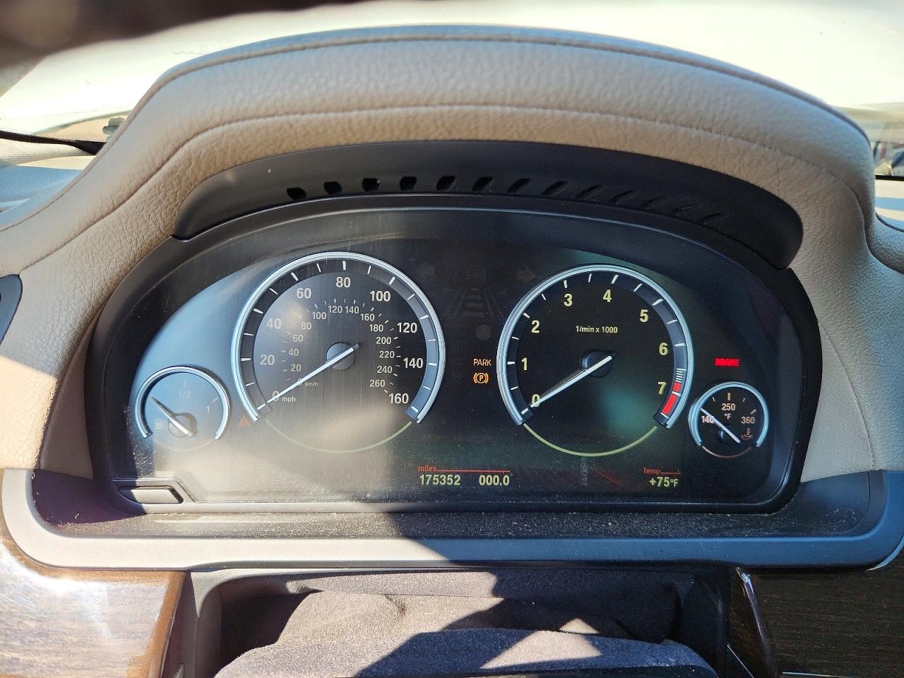 2010 Bmw 750 I Xdrive Белый vin: WBAKC6C55ACL67838