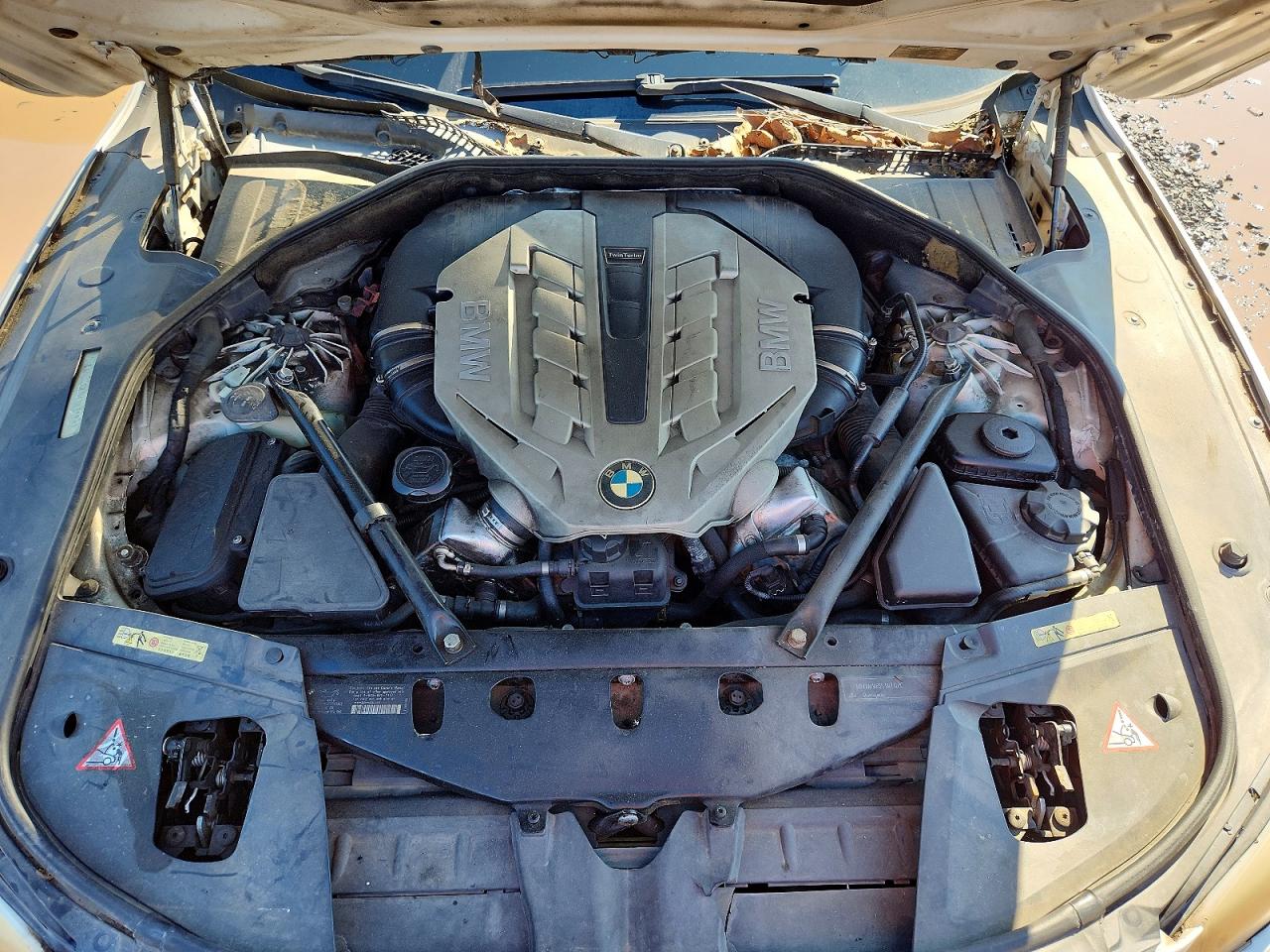 2010 Bmw 750 I Xdrive Белый vin: WBAKC6C55ACL67838