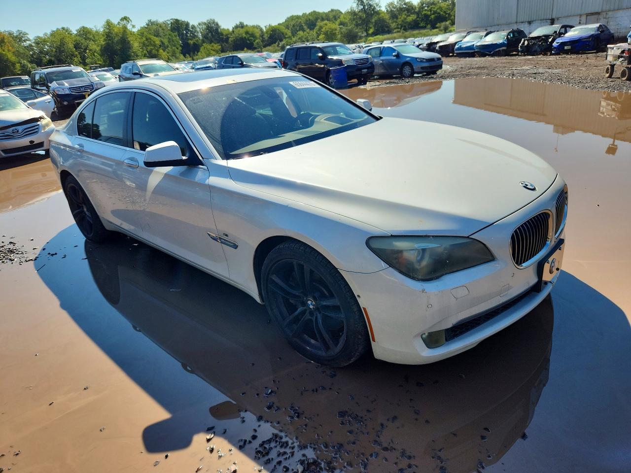 2010 Bmw 750 I Xdrive Белый vin: WBAKC6C55ACL67838