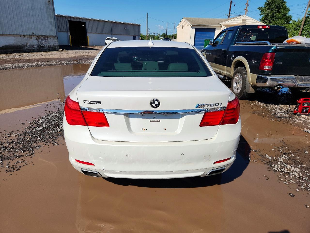 2010 Bmw 750 I Xdrive Белый vin: WBAKC6C55ACL67838