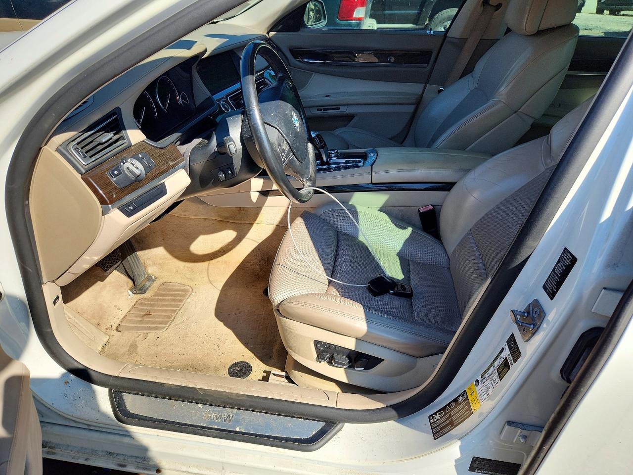 2010 Bmw 750 I Xdrive Белый vin: WBAKC6C55ACL67838