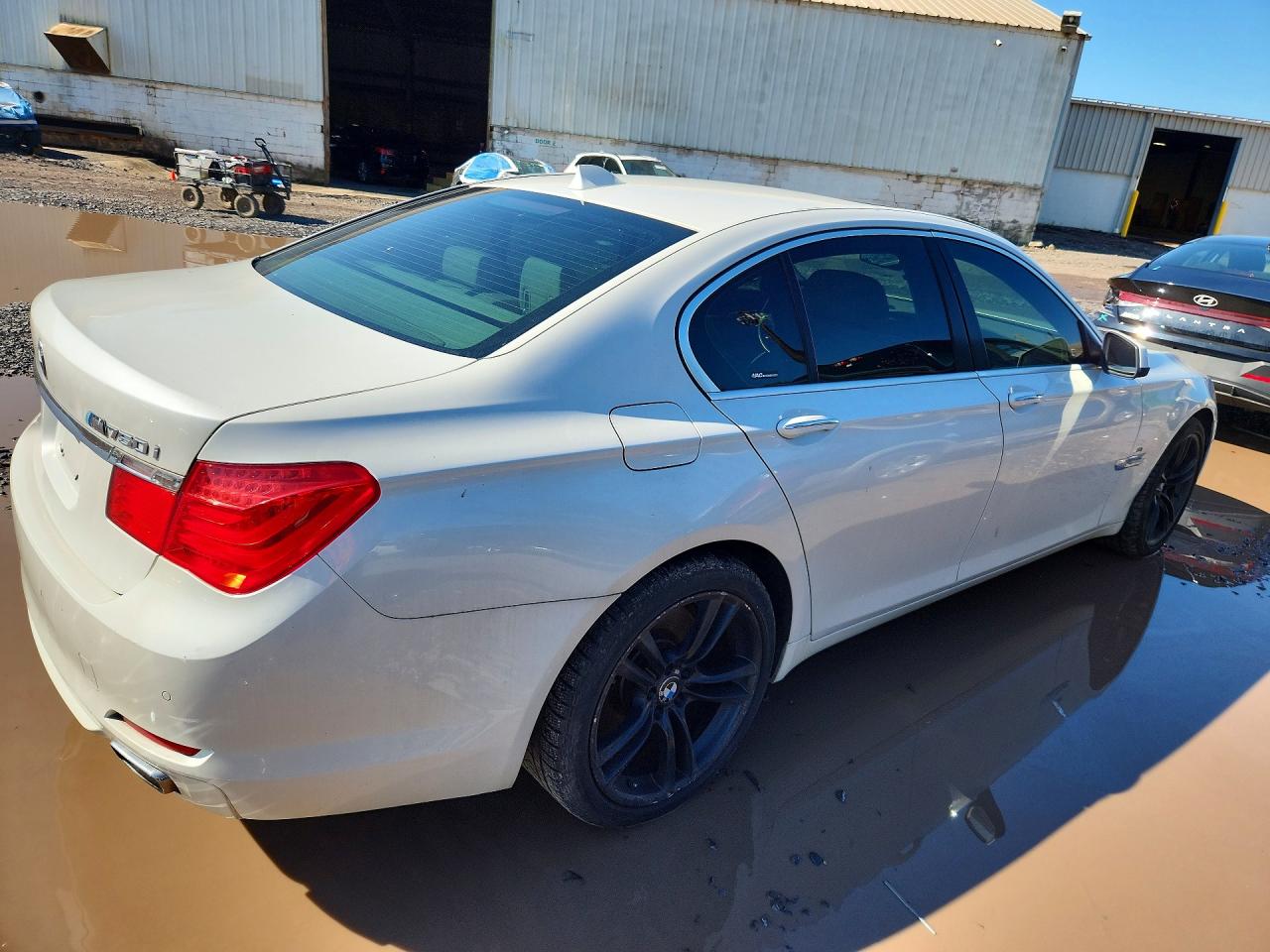 2010 Bmw 750 I Xdrive Белый vin: WBAKC6C55ACL67838
