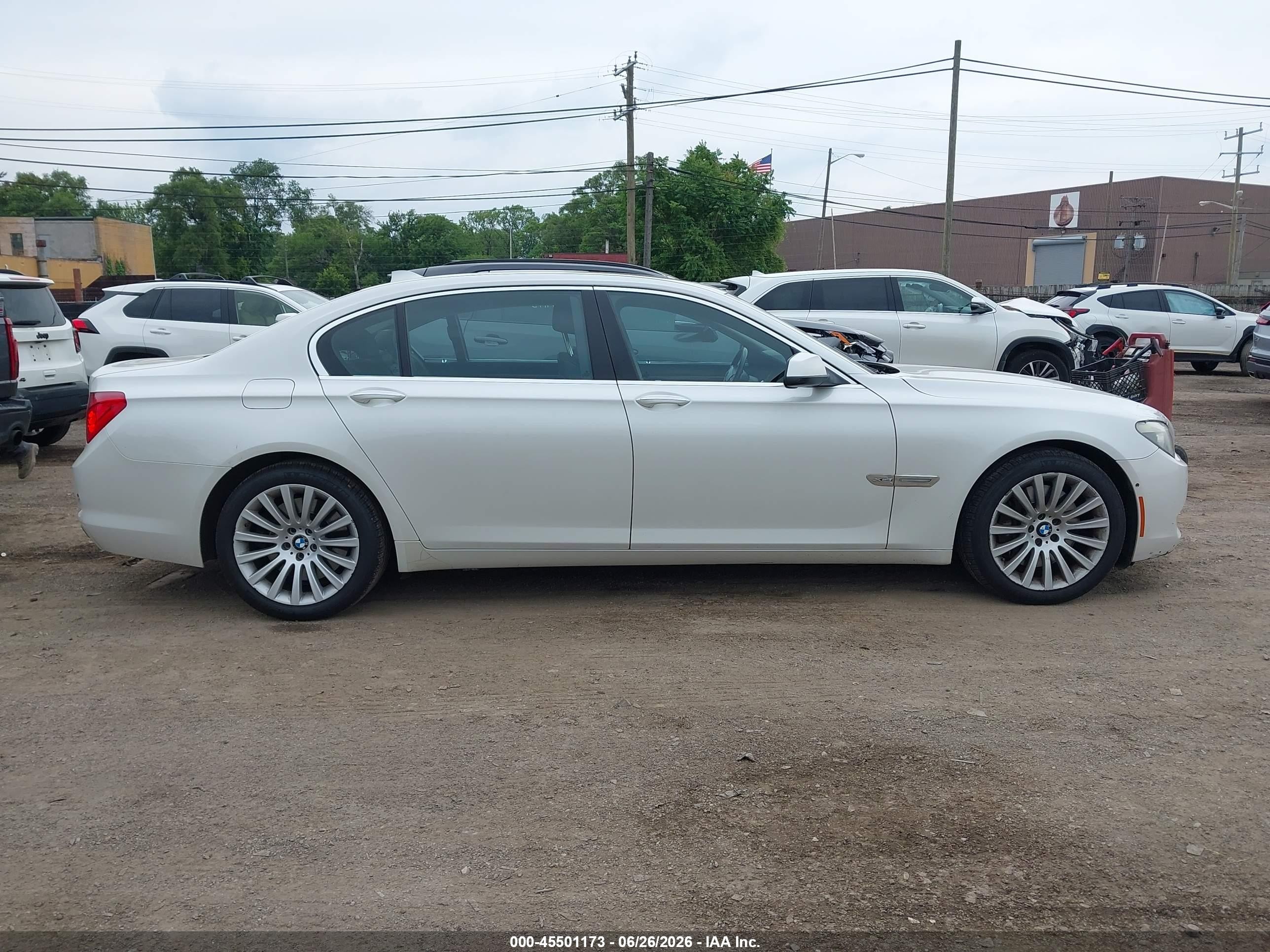 2010 Bmw 750li Xdrive White vin: WBAKC8C55AC431159
