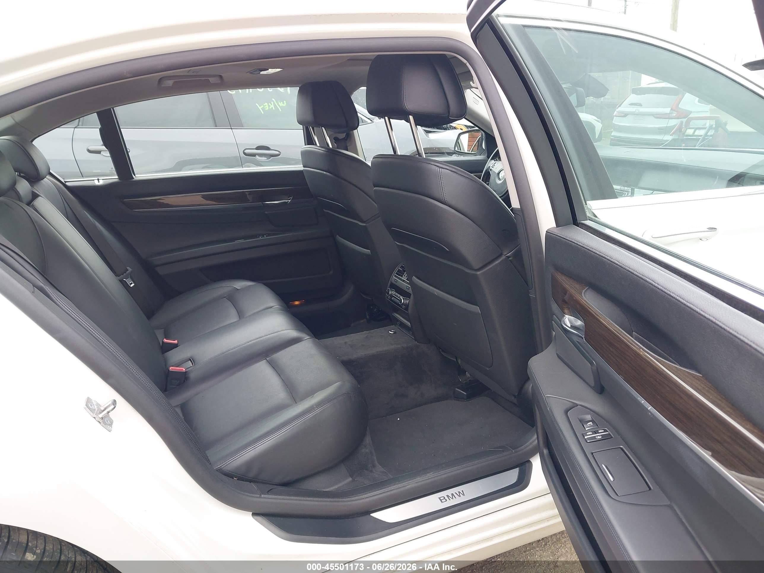 2010 Bmw 750li Xdrive White vin: WBAKC8C55AC431159