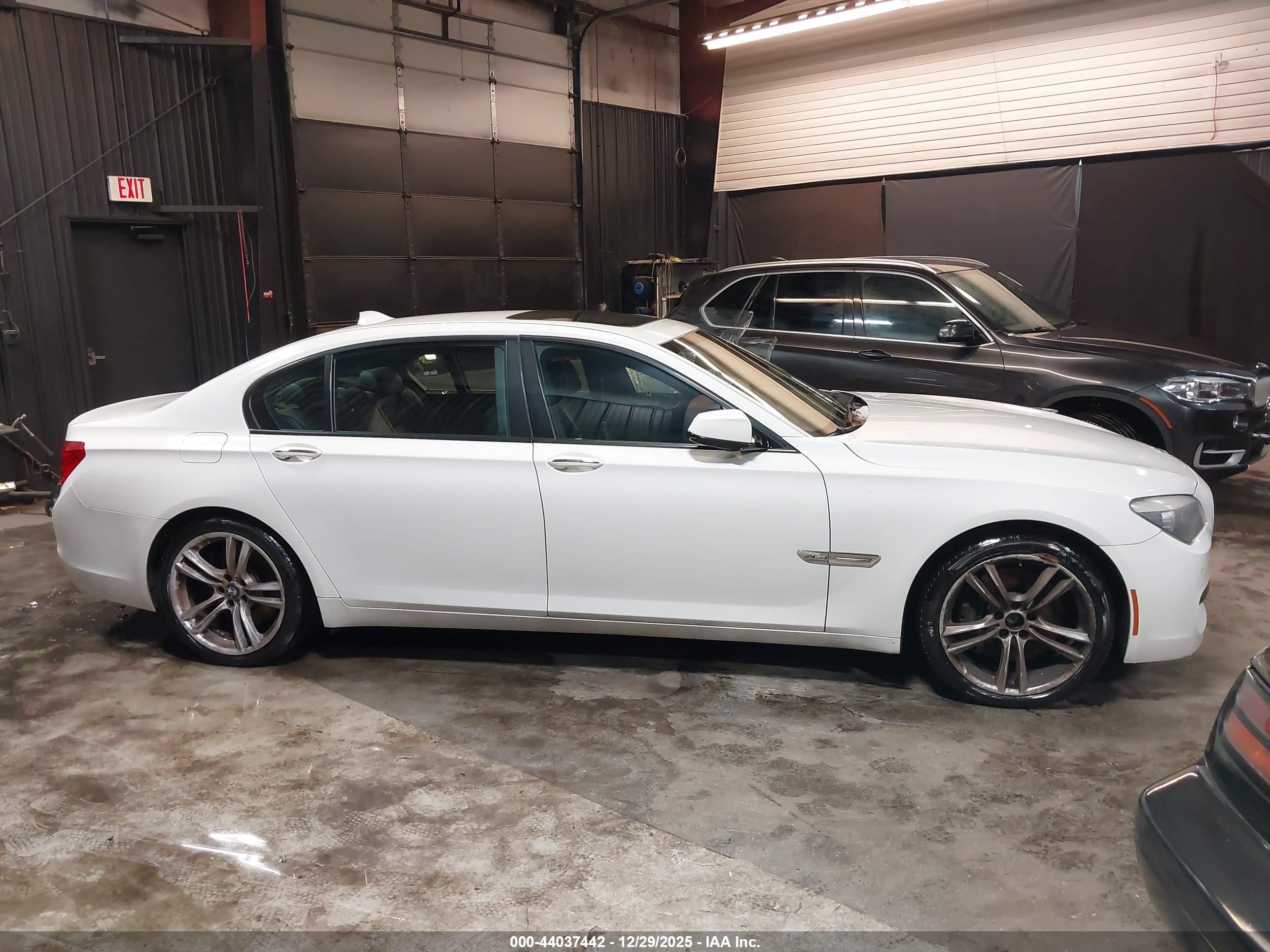 2011 Bmw 750li Xdrive White vin: WBAKC8C58BC434364