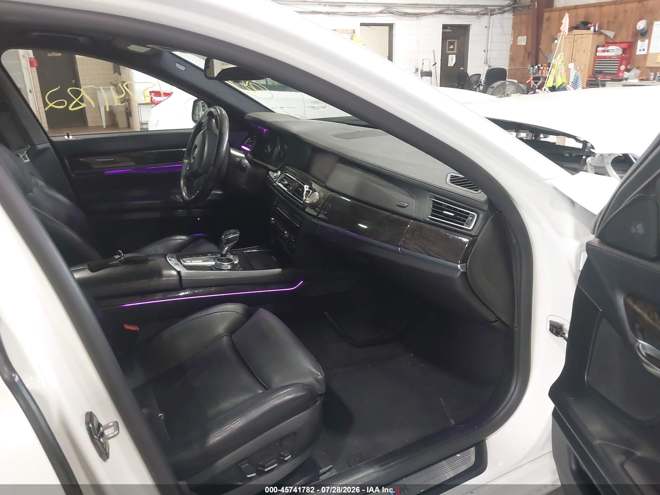 2012 Bmw 750li Xdrive White vin: WBAKC8C58CC436116