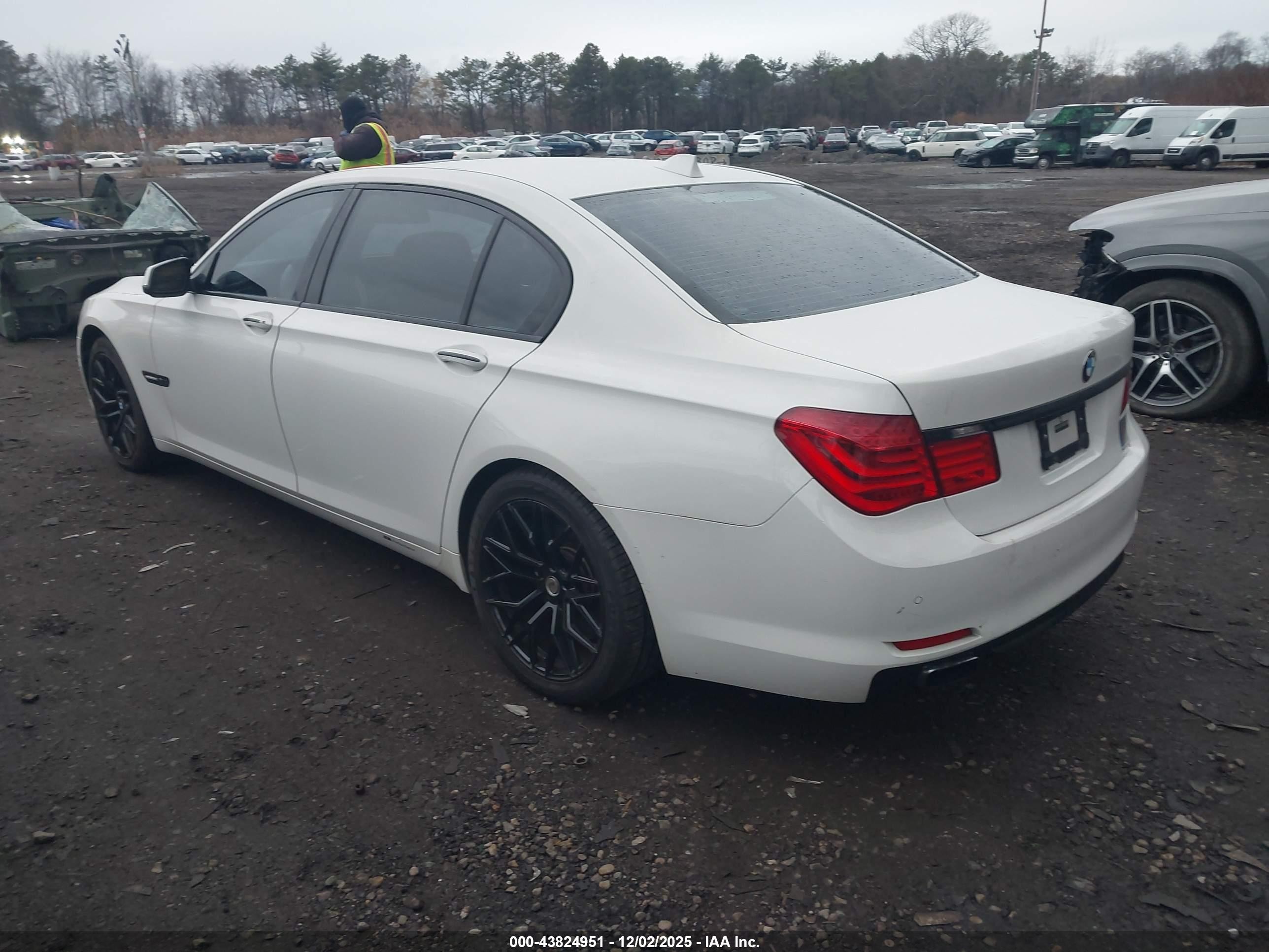 2010 Bmw 750li Xdrive White vin: WBAKC8C59AC430791