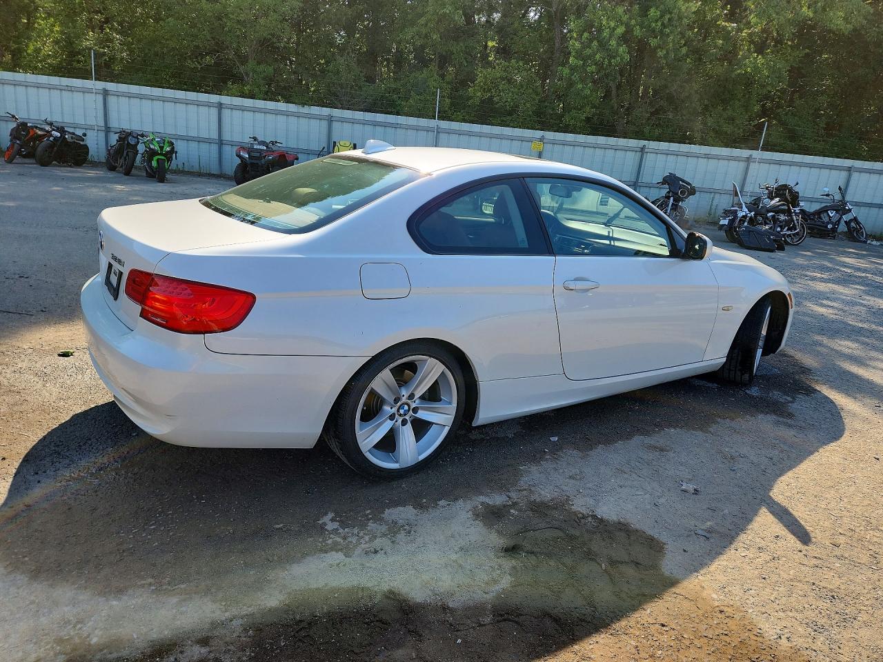 2011 Bmw 328 I Белый vin: WBAKE3C52BE558003
