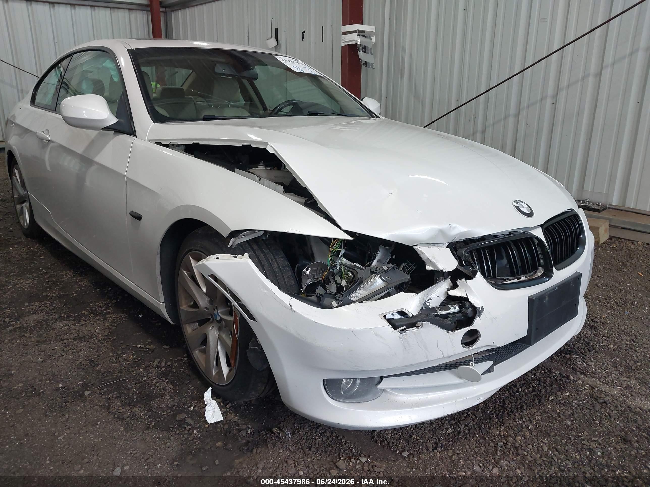2011 Bmw 328i   Белый vin: WBAKE3C52BE559054