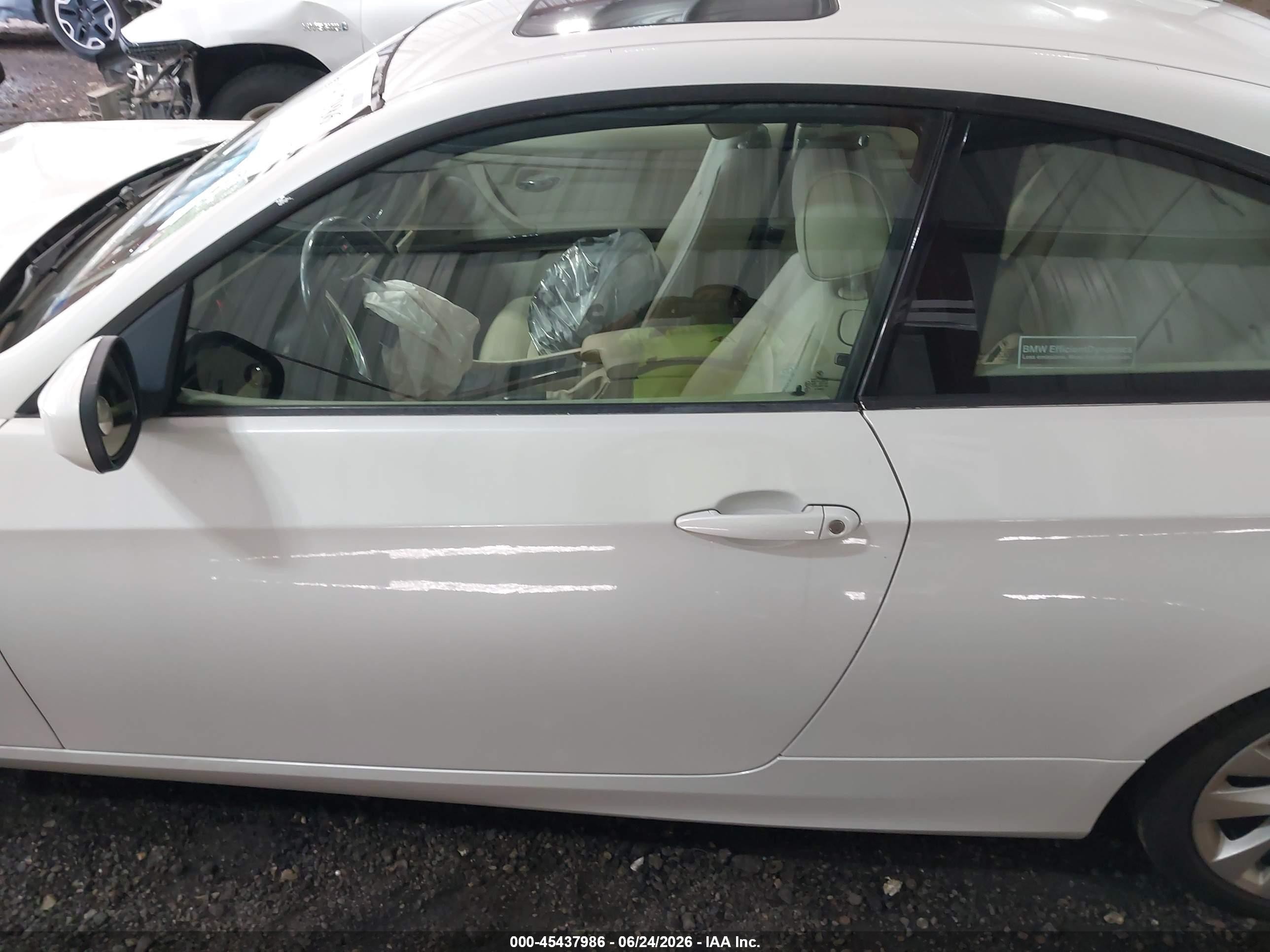 2011 Bmw 328i   Белый vin: WBAKE3C52BE559054