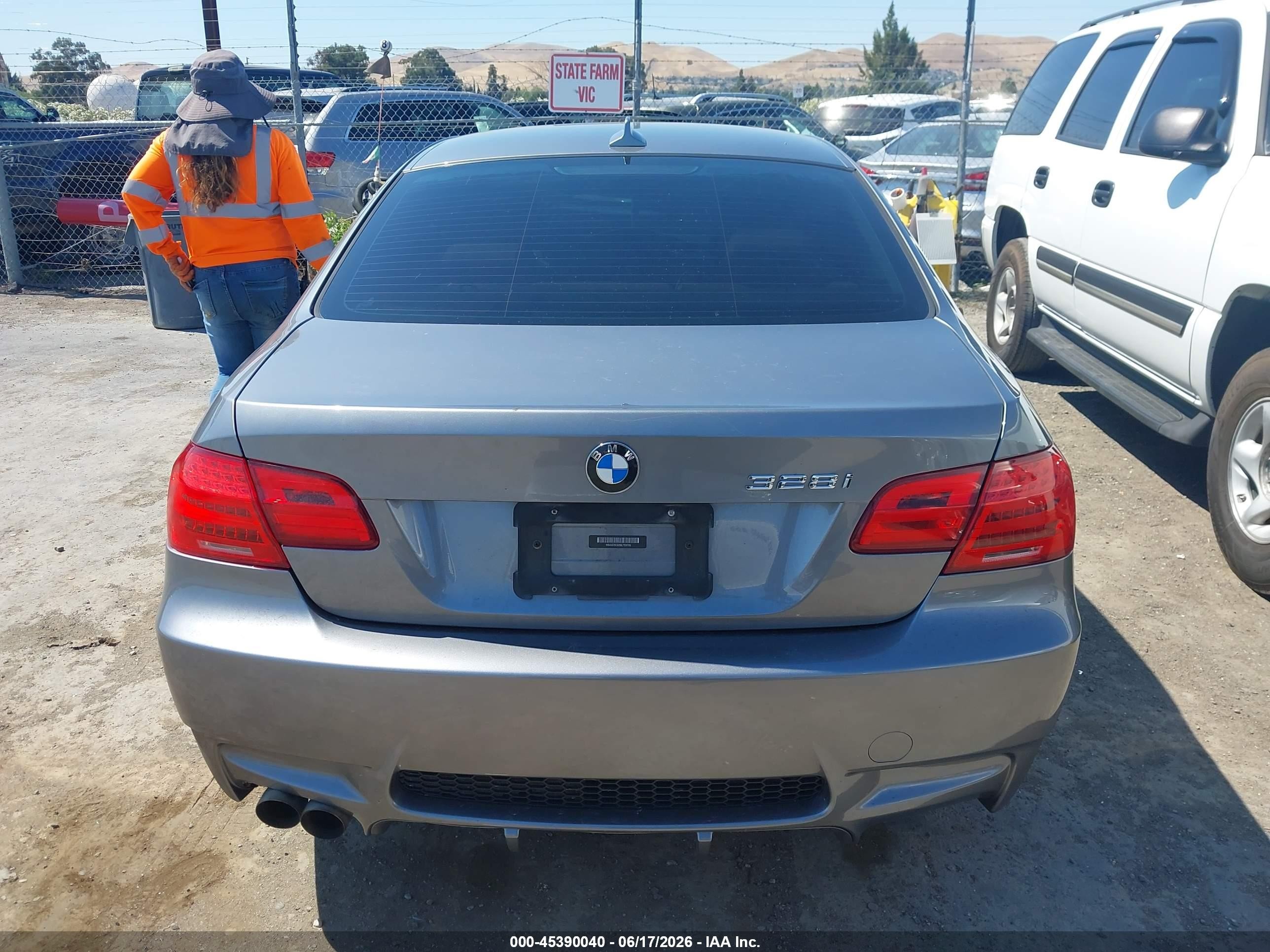 2011 Bmw 328i Gray vin: WBAKE5C52BE755099