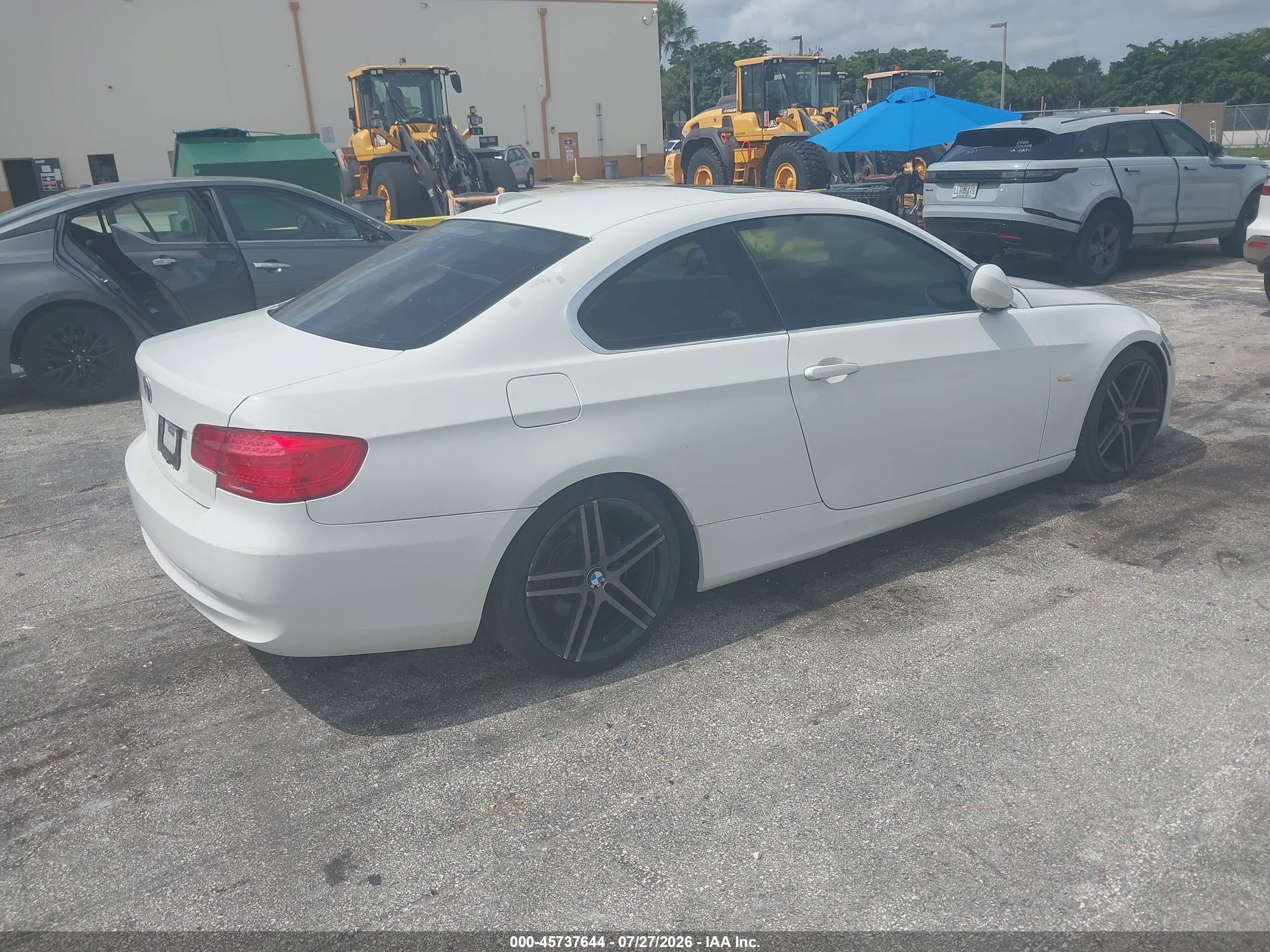 2011 Bmw 328i   Белый vin: WBAKE5C55BE432262