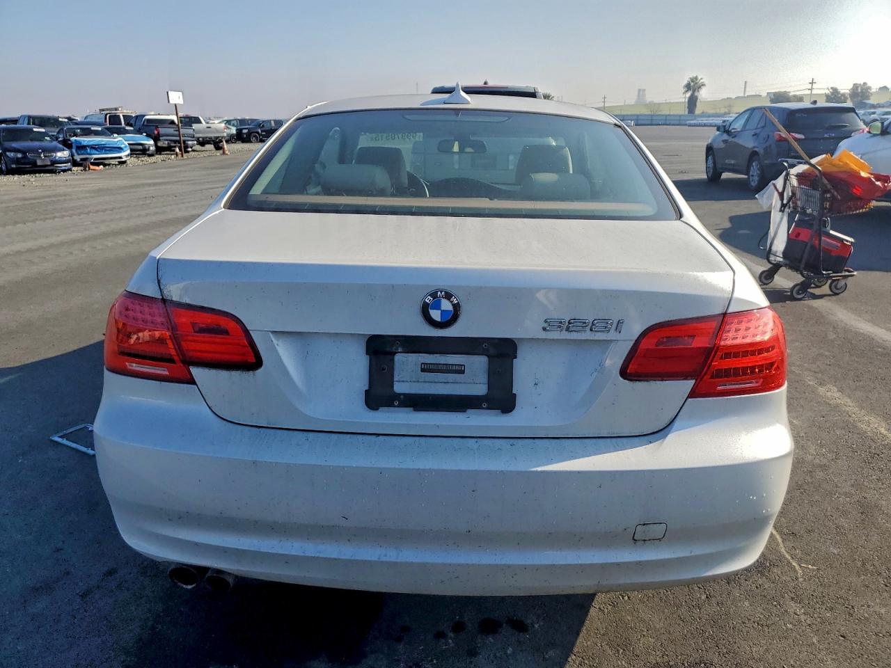 2011 Bmw 328 I Sulev Белый vin: WBAKE5C55BE573008