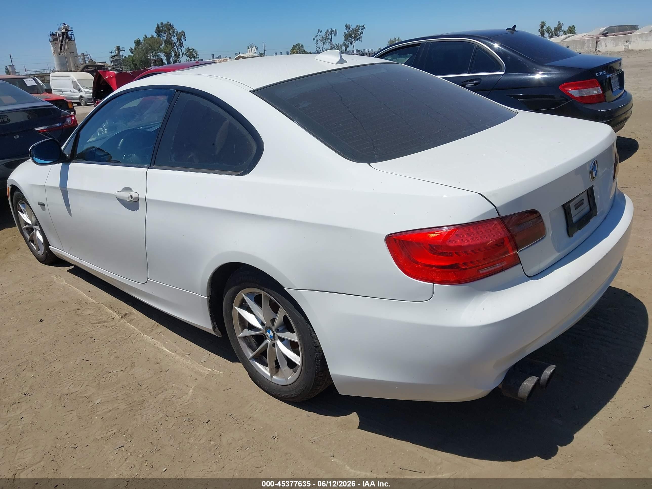 2011 Bmw 328i   White vin: WBAKE5C57BE574029