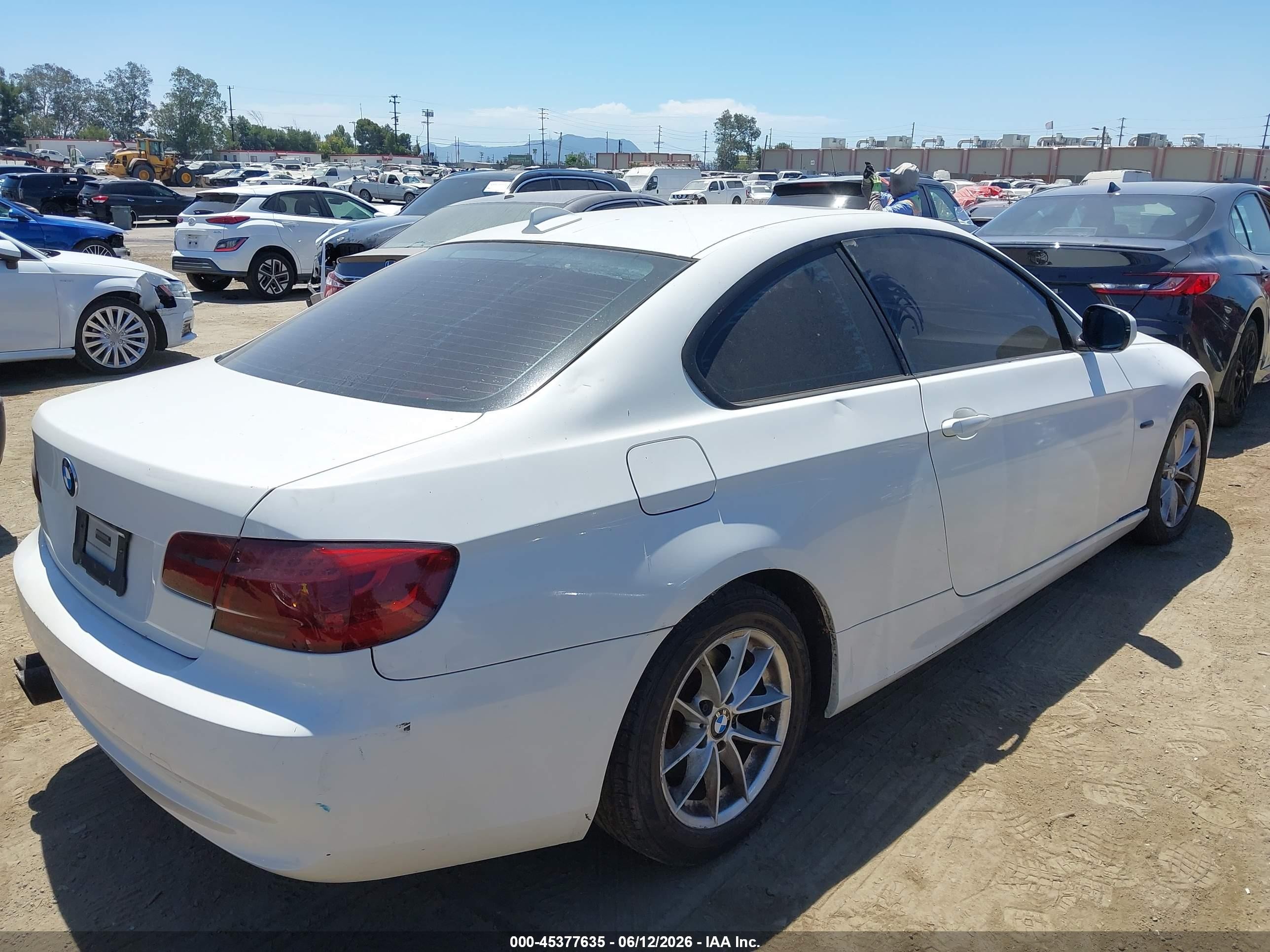 2011 Bmw 328i   White vin: WBAKE5C57BE574029