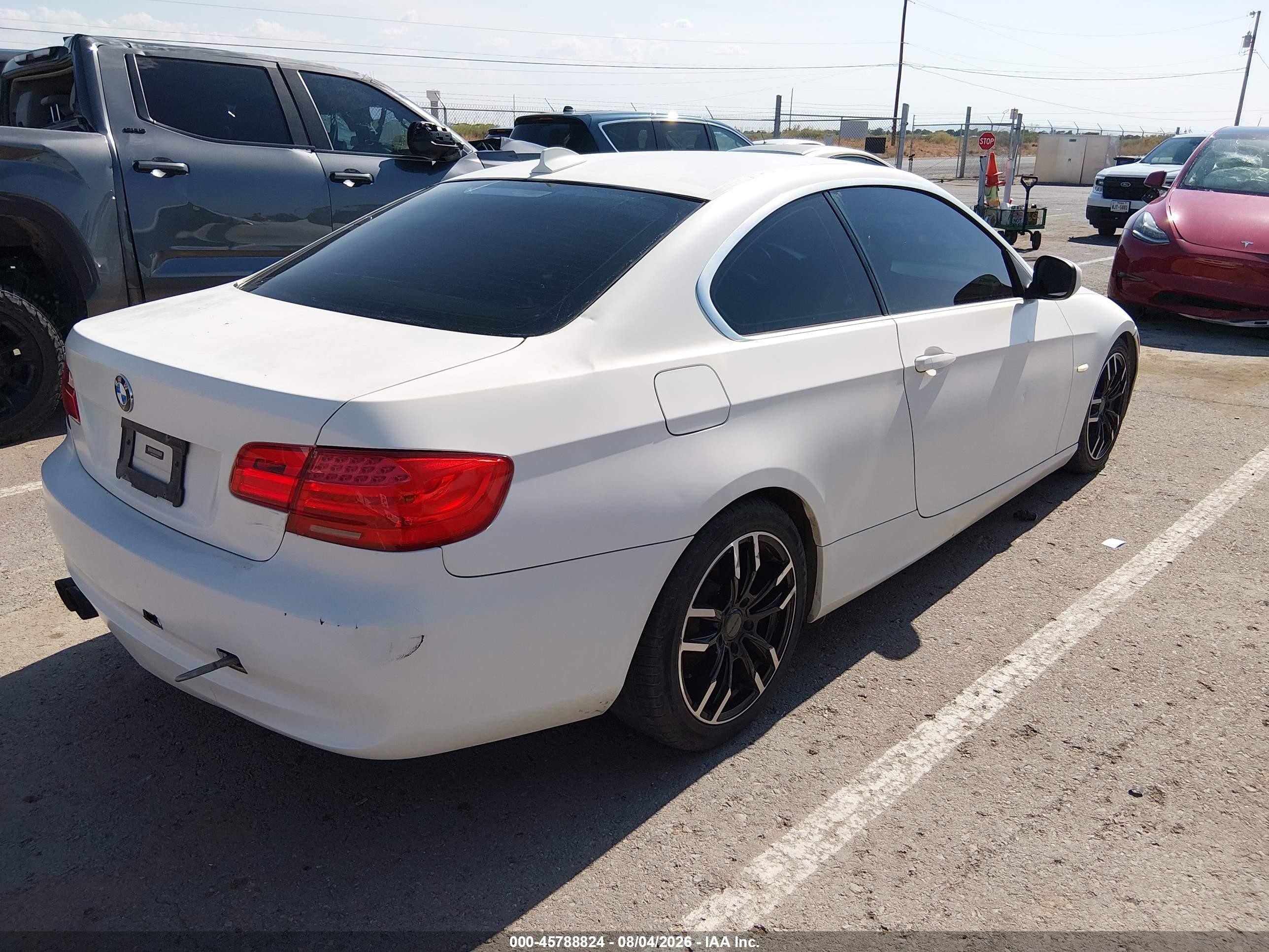 2011 Bmw 328i   White vin: WBAKE5C58BE755012
