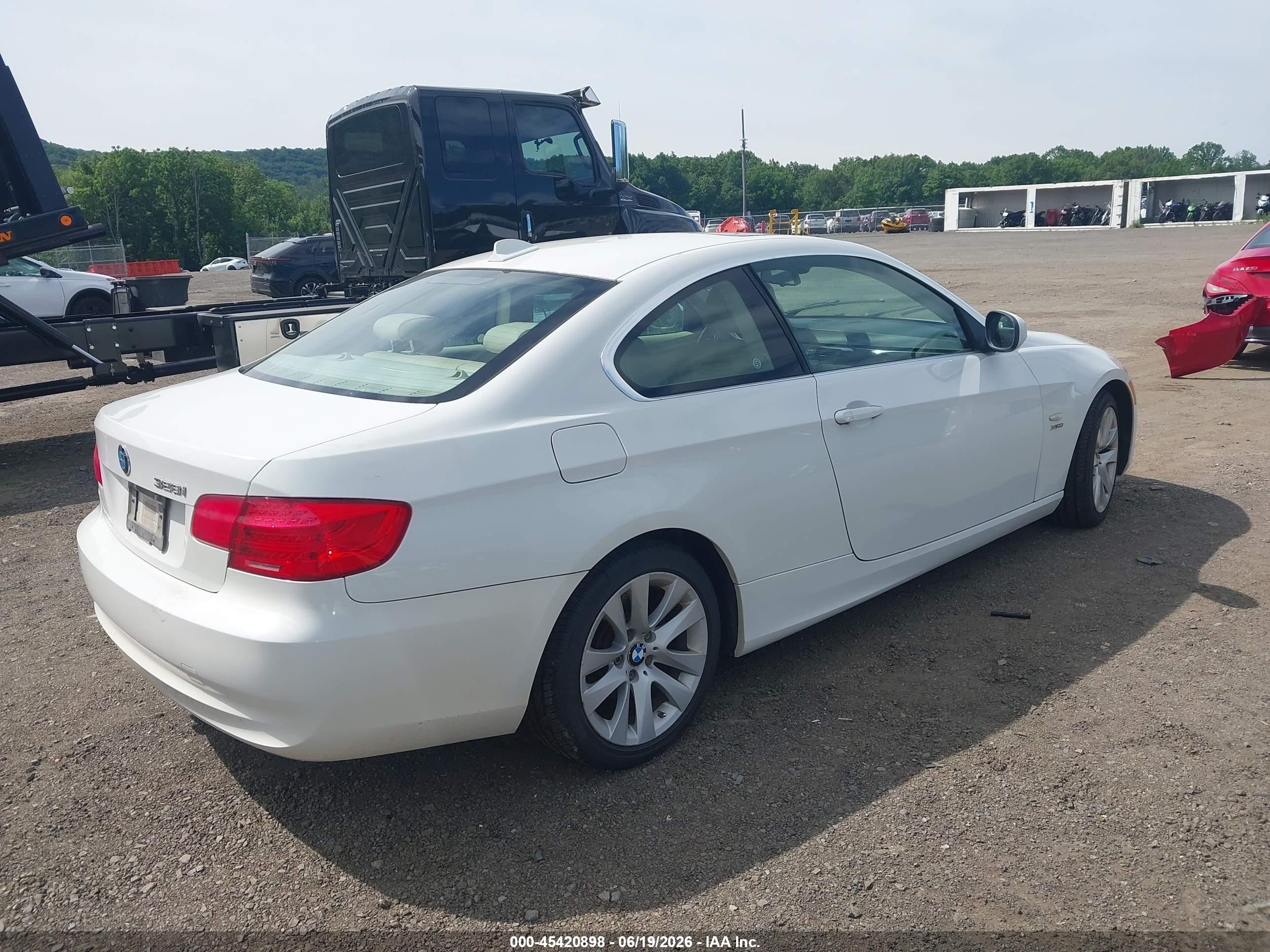 2011 Bmw 328i Xdrive White vin: WBAKF5C50BE655743