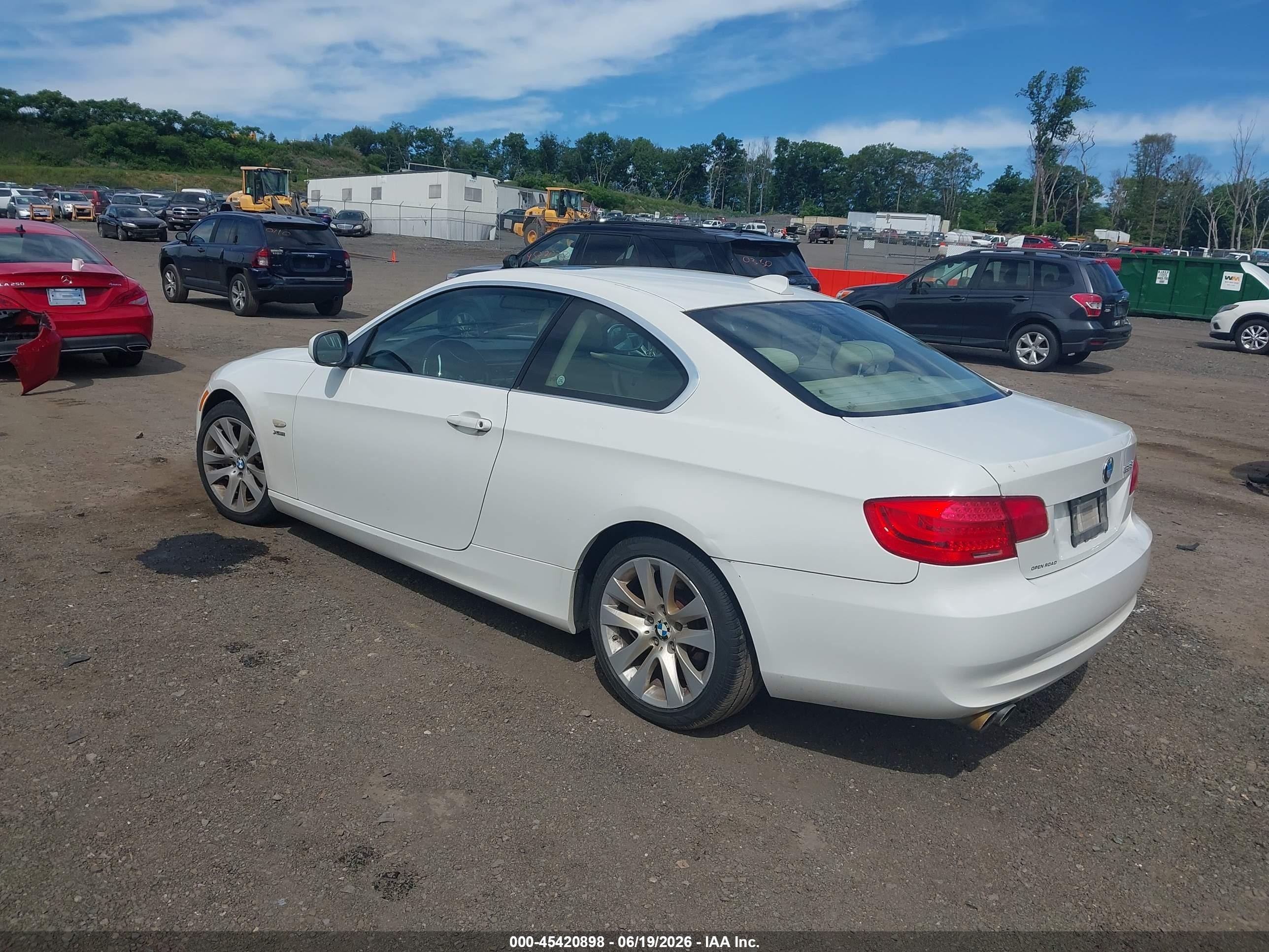 2011 Bmw 328i Xdrive White vin: WBAKF5C50BE655743
