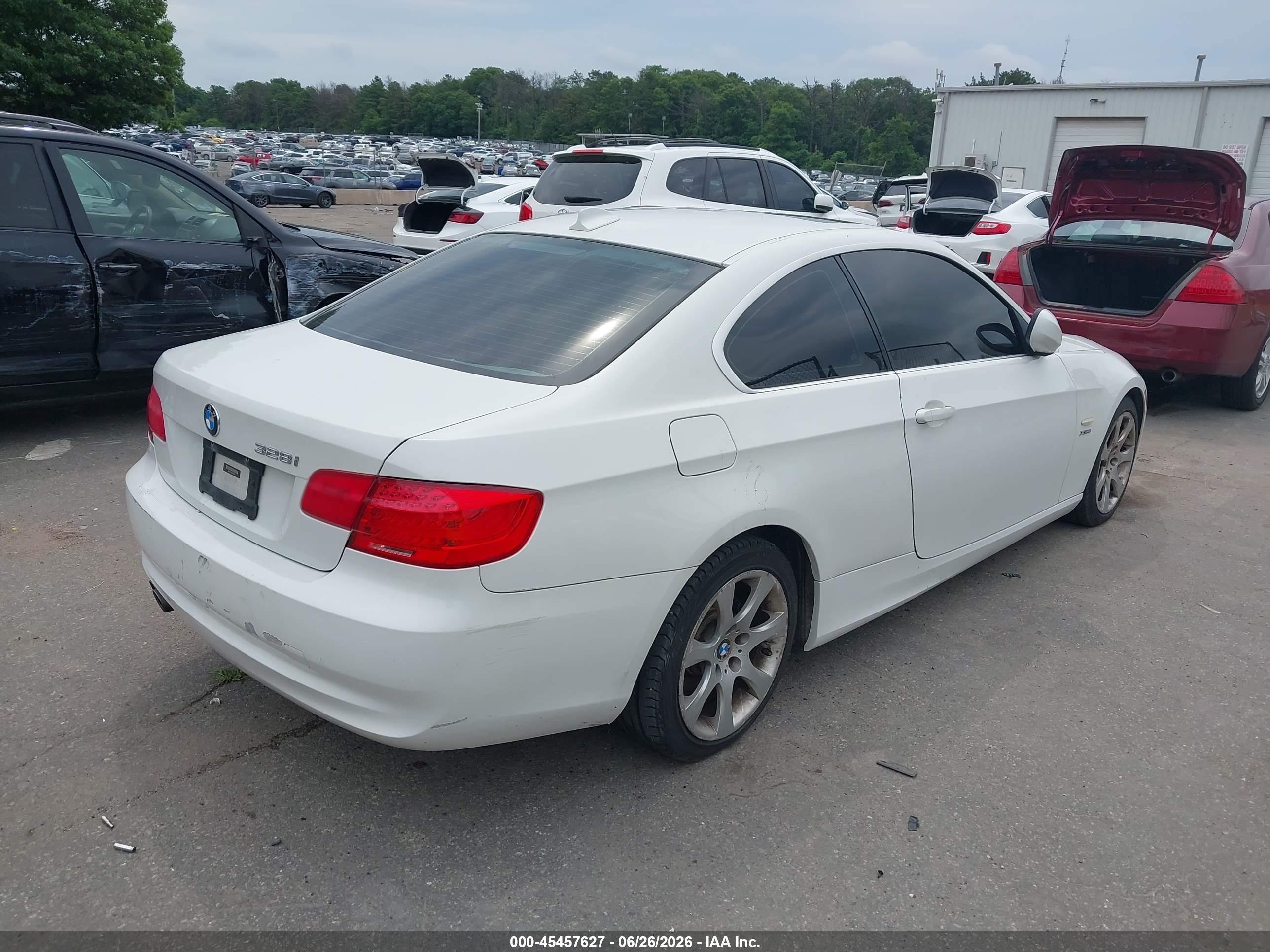 2011 Bmw 328i Xdrive White vin: WBAKF5C50BE655998