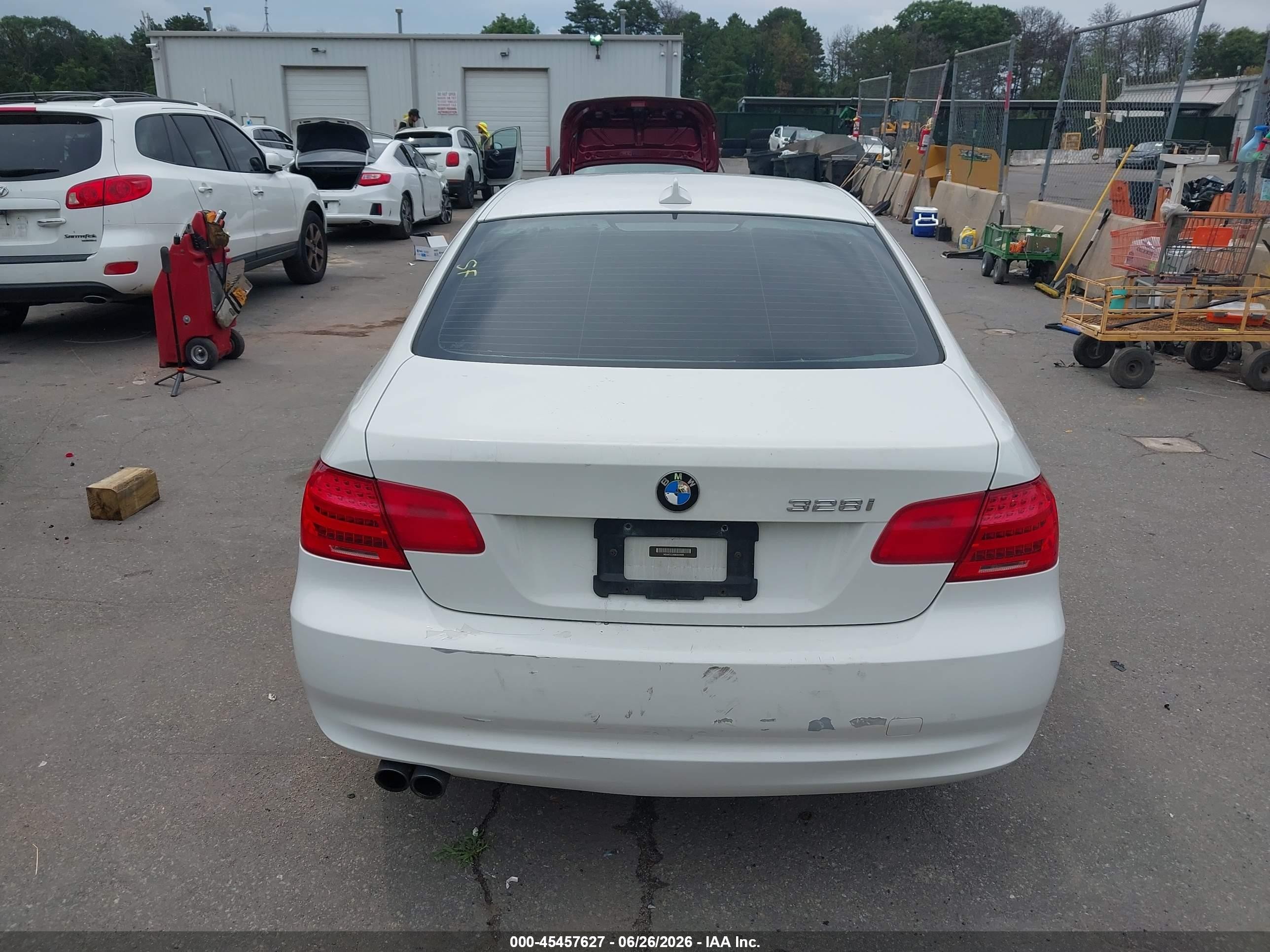 2011 Bmw 328i Xdrive White vin: WBAKF5C50BE655998