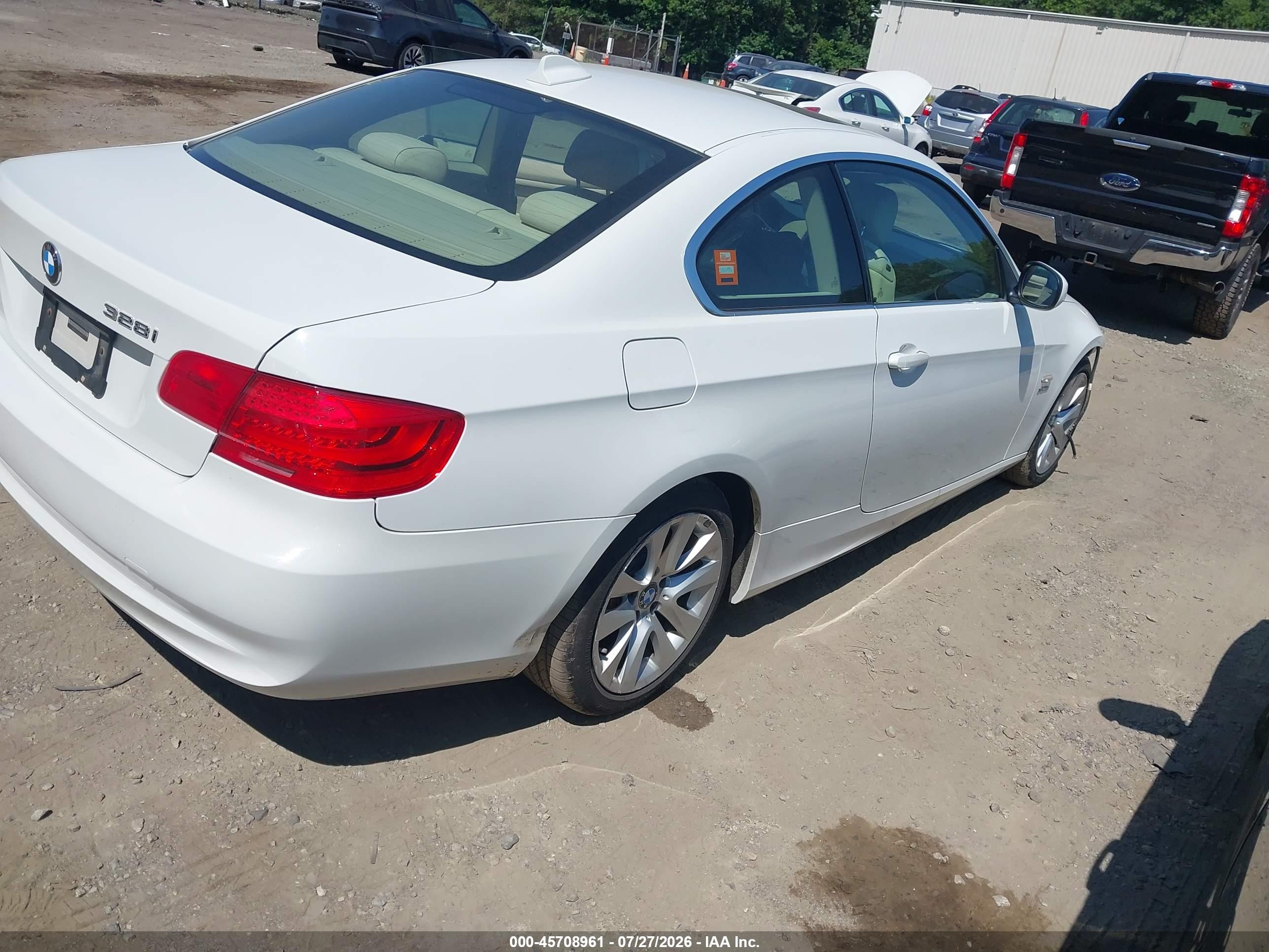 2011 Bmw 328i Xdrive White vin: WBAKF5C52BE586571