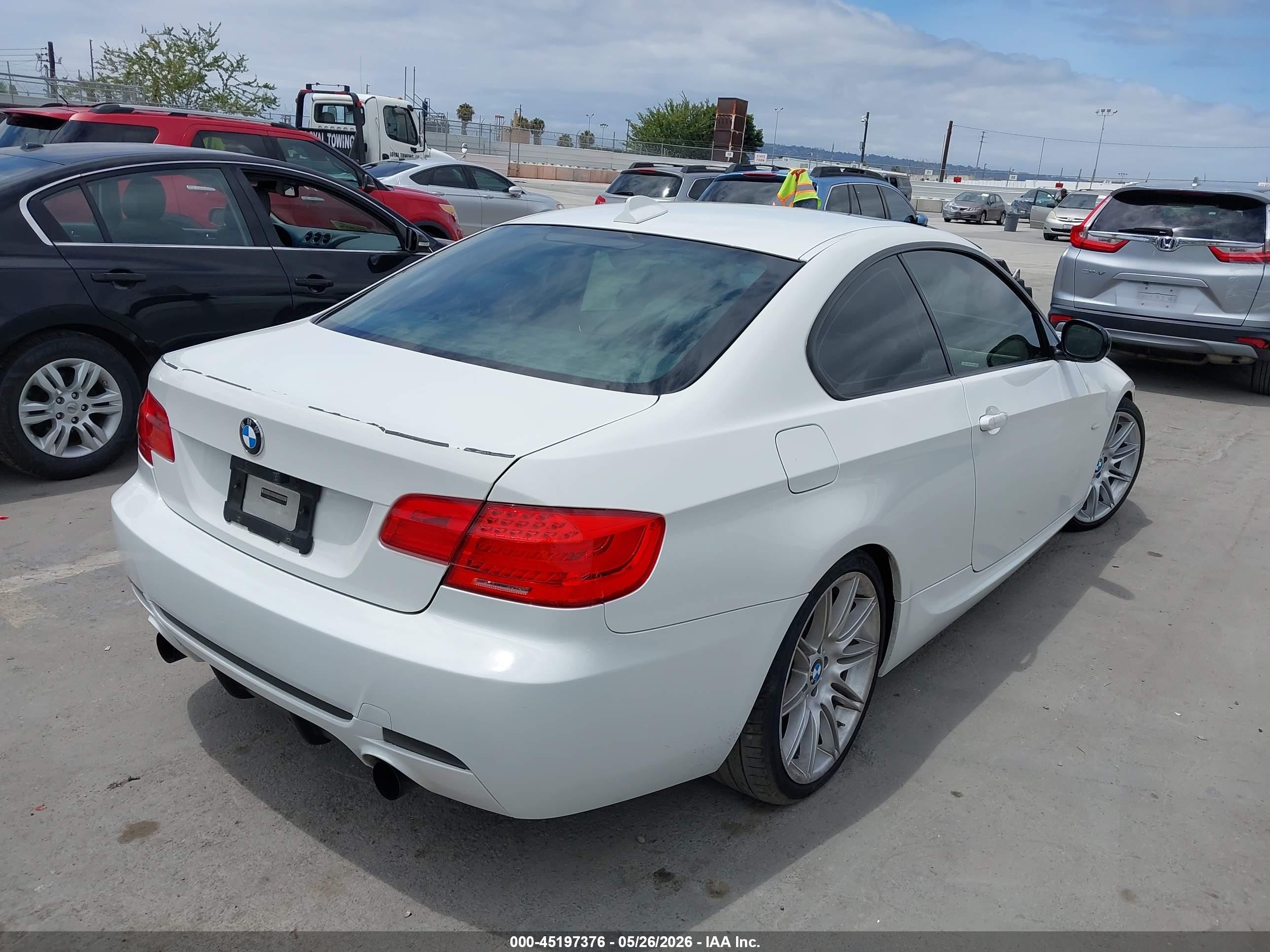 2011 Bmw 335is White vin: WBAKG1C52BE362853