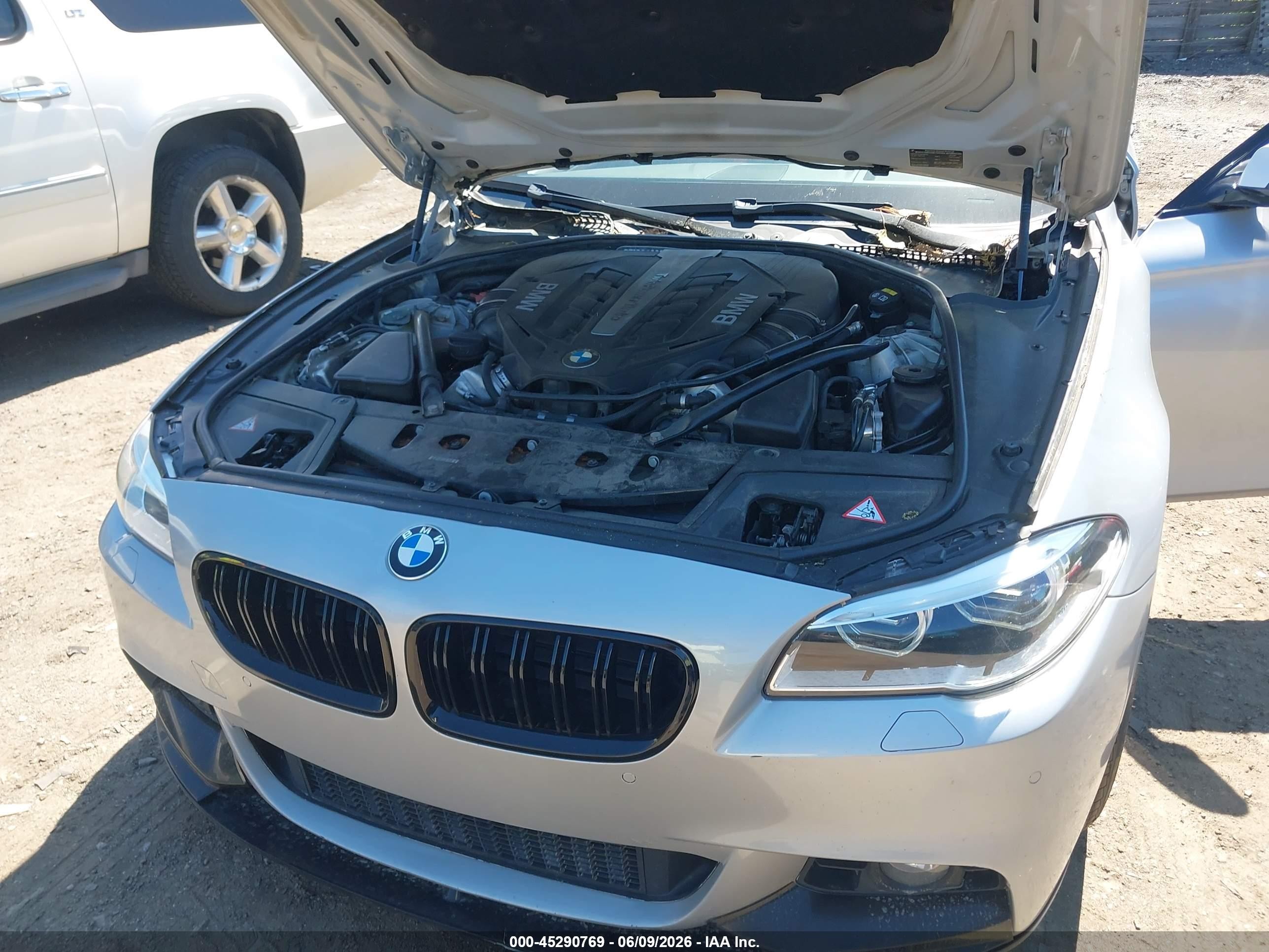 2014 Bmw 550i Xdrive Серебряный vin: WBAKP9C52ED693473