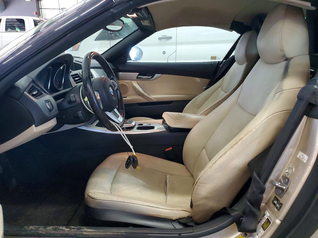 2011 Bmw Z4 Sdrive35i Beige vin: WBALM7C53BE382836