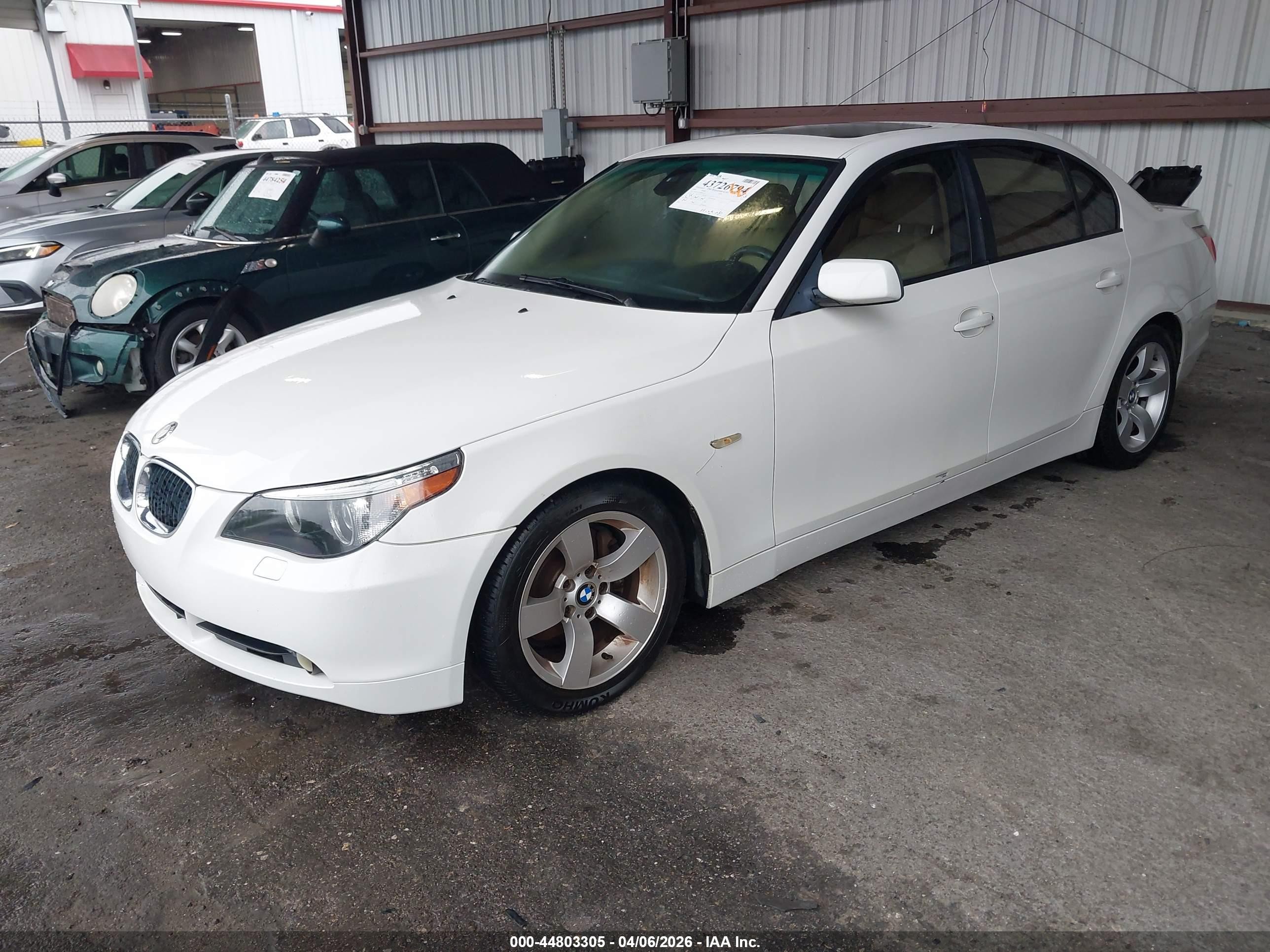 2004 Bmw 525i   White vin: WBANA53524B851523