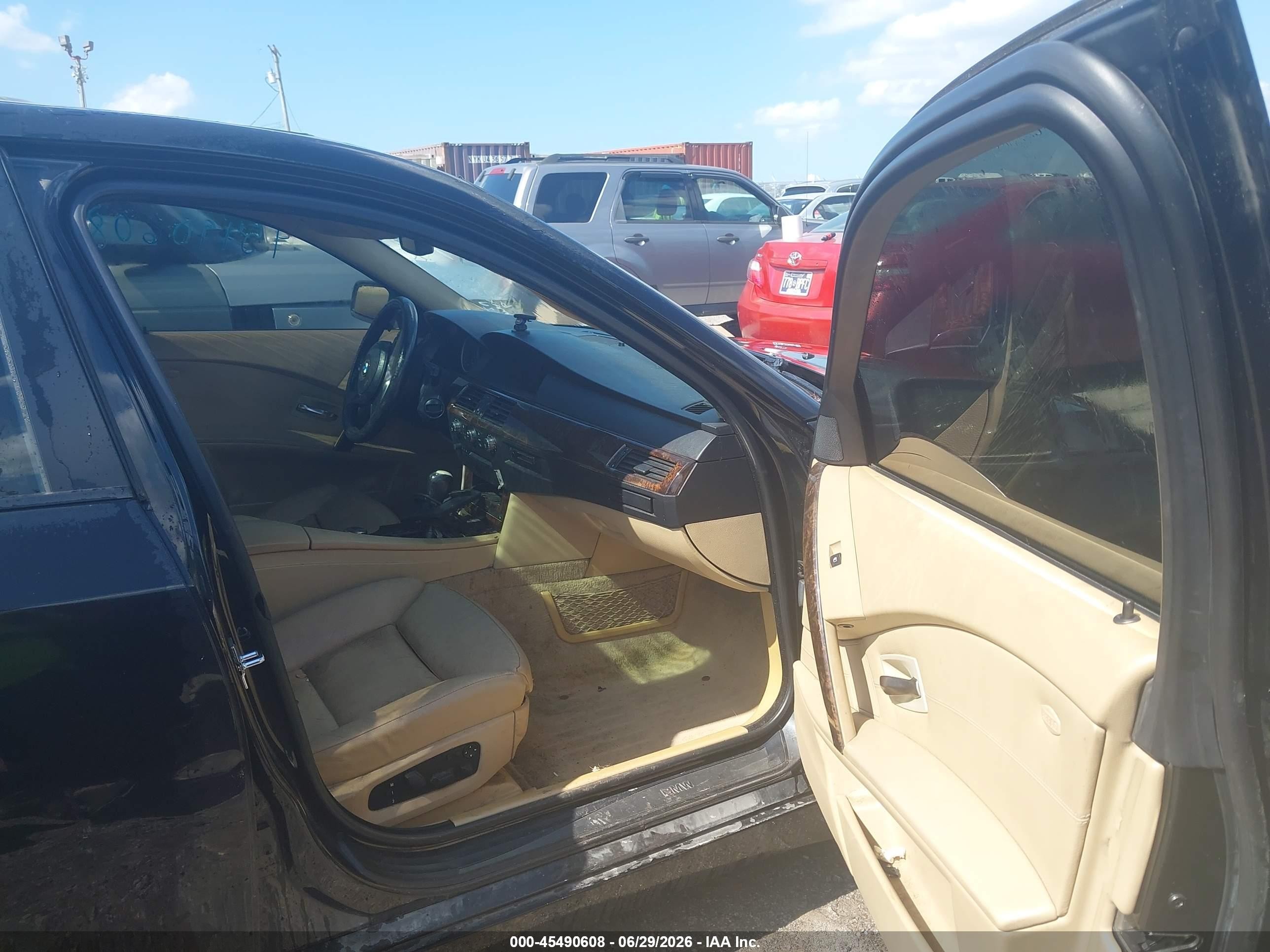 2007 Bmw 550i   Black vin: WBANB53587CP05977